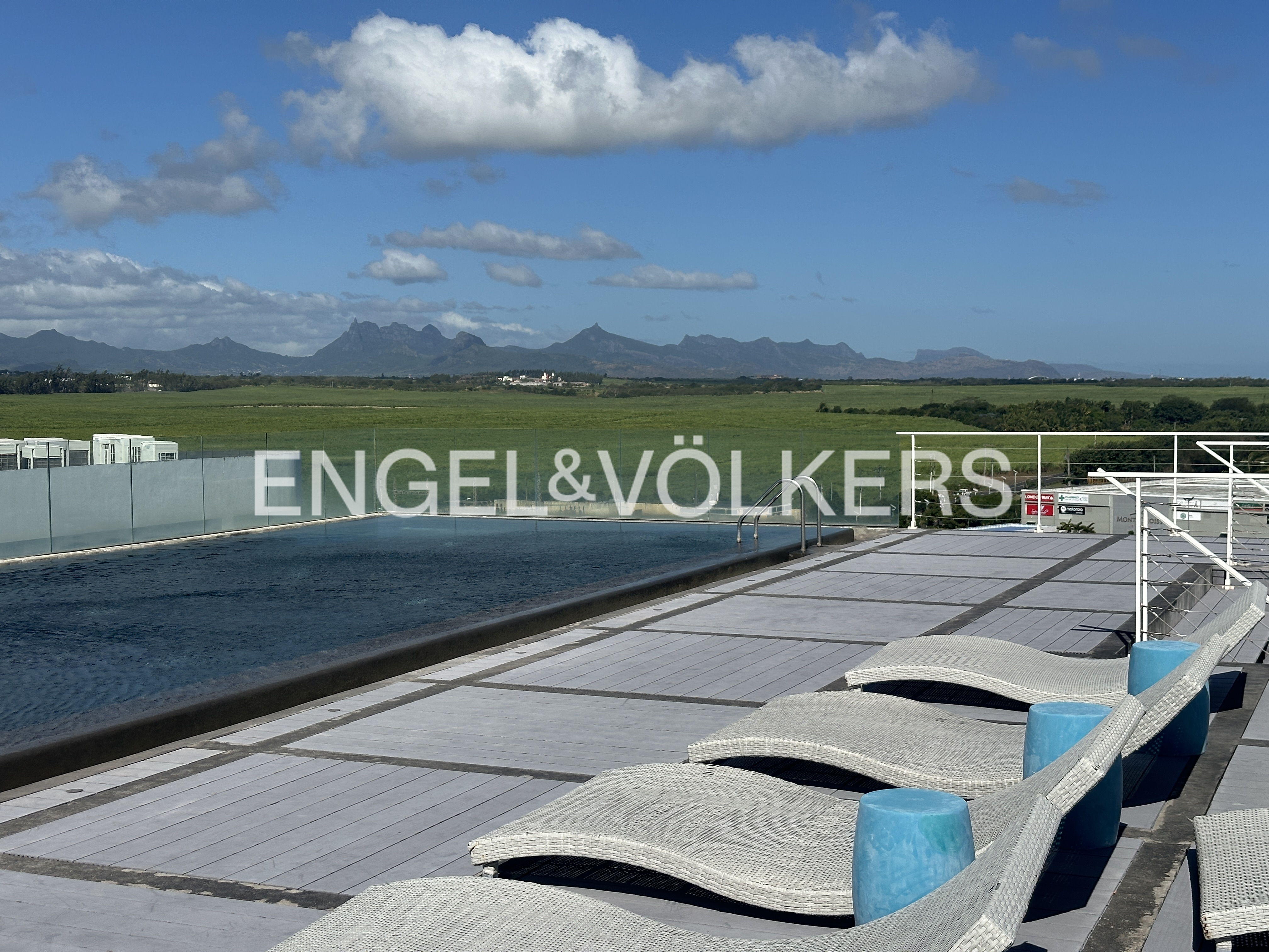 Spacious 3-Bedroom Apartment with Exceptional Views in La Croisette