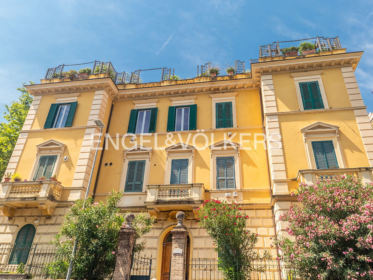 A period jewel in an elegant Art Nouveau villa