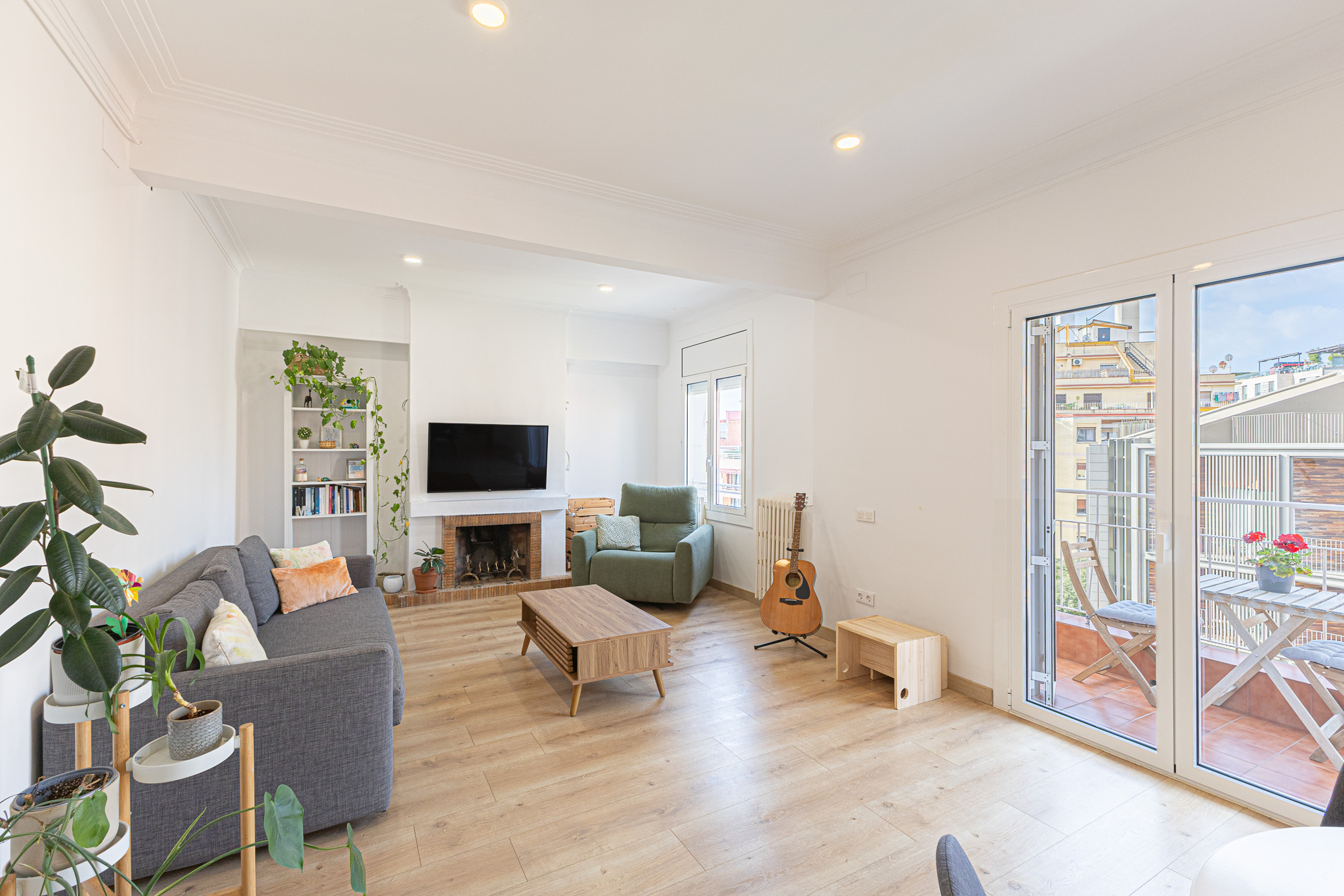 Exclusive renovated apartment with balcony and iconic views of the Sagrada Família