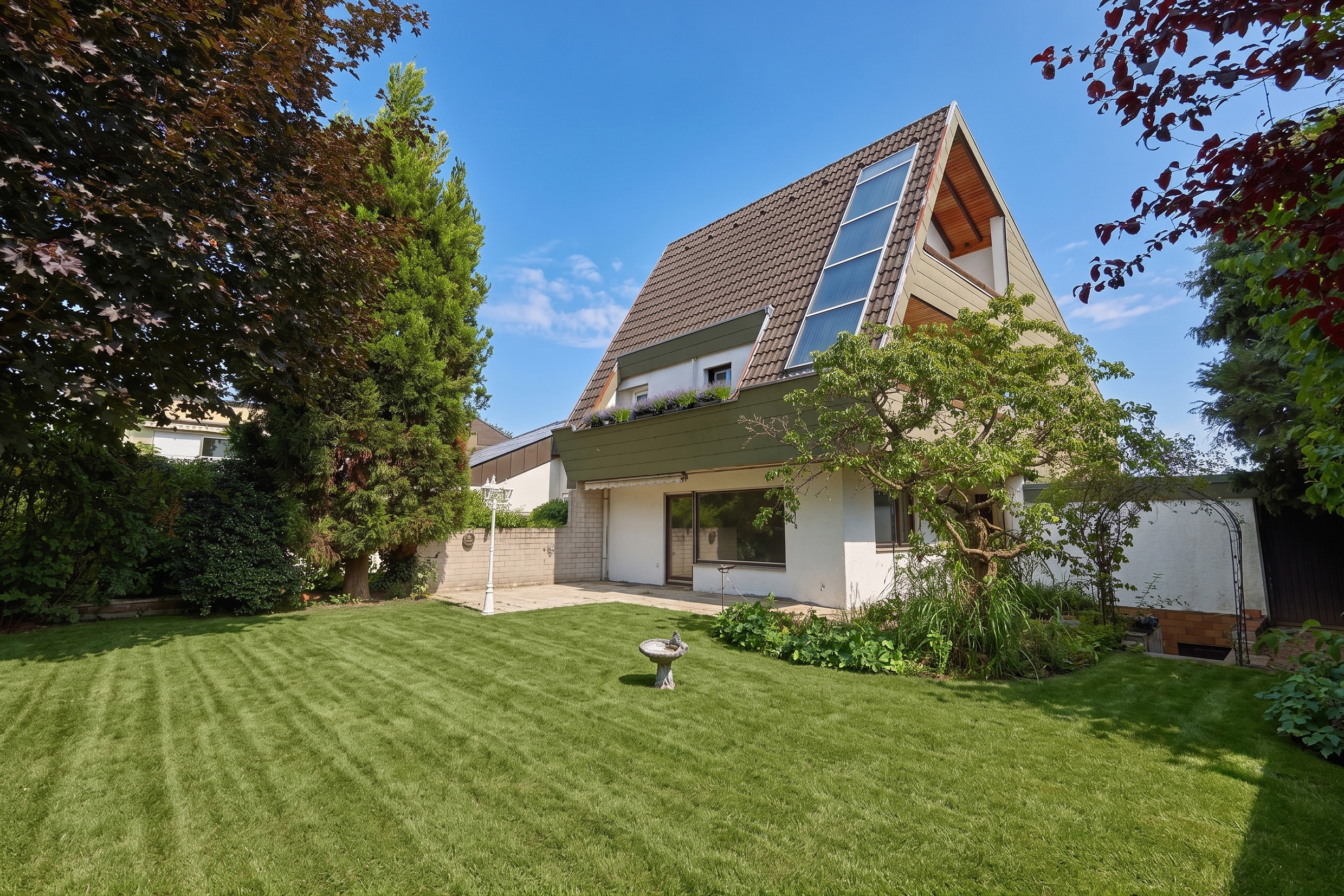 Großzügiges Einfamilienhaus mit tollem Garten und Gestaltungspotenzial