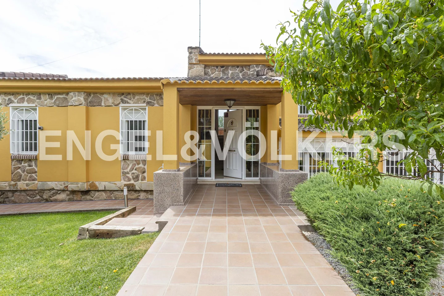 Spectacular and spacious villa in El Bosque