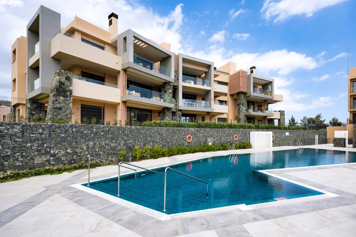 Zeitgenössische Wohnung in La Quinta mit Panoramablick in einer Ferienanlage mit Luxusausstattung