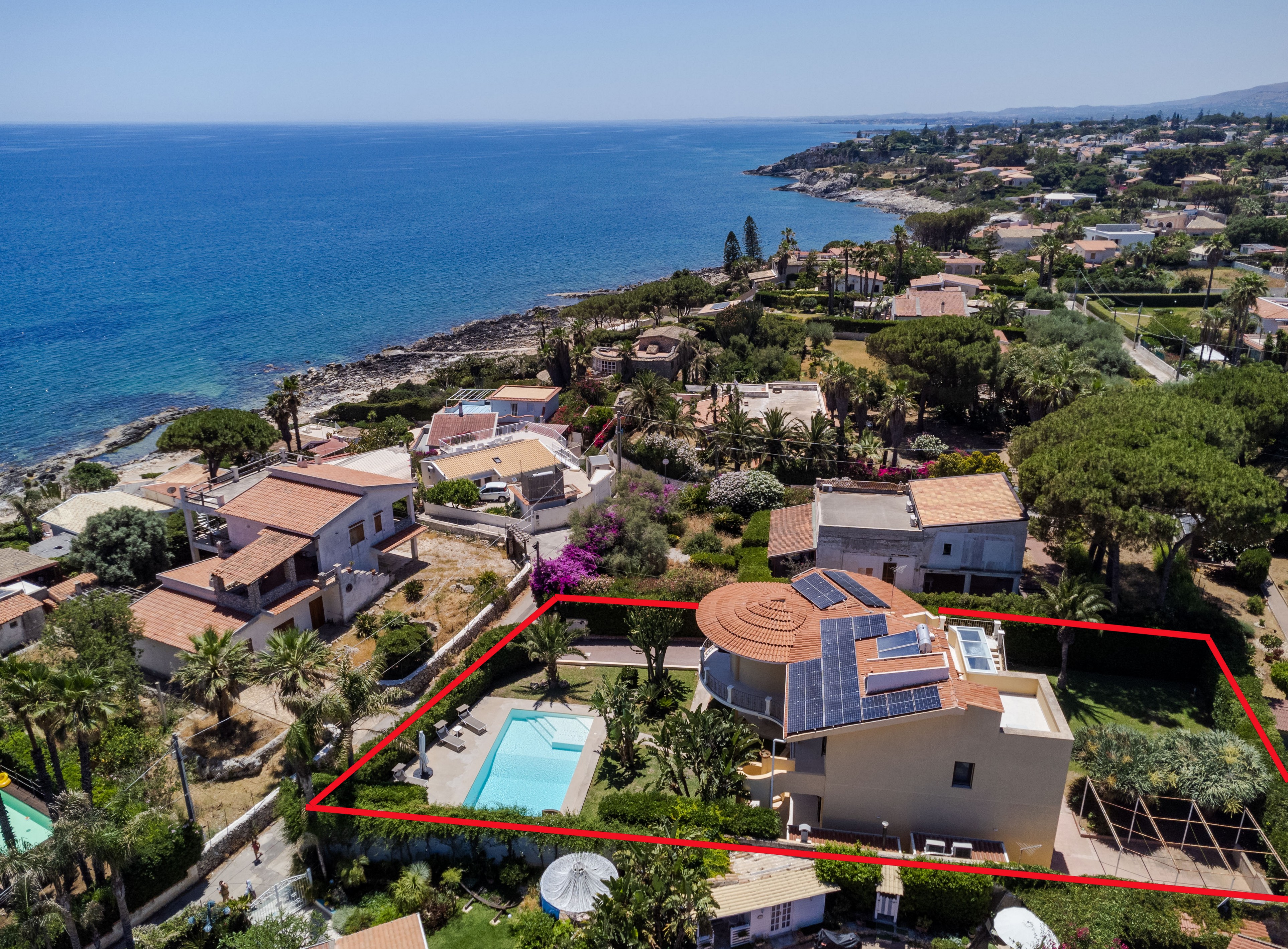Sea-view villa in Fontane Bianche