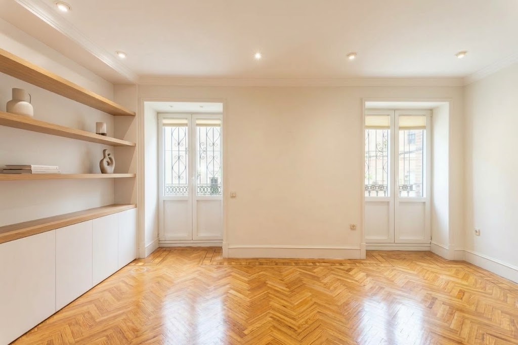 Magnificent exterior property in the historic neighborhood of Palacio [KI-modifiziert]