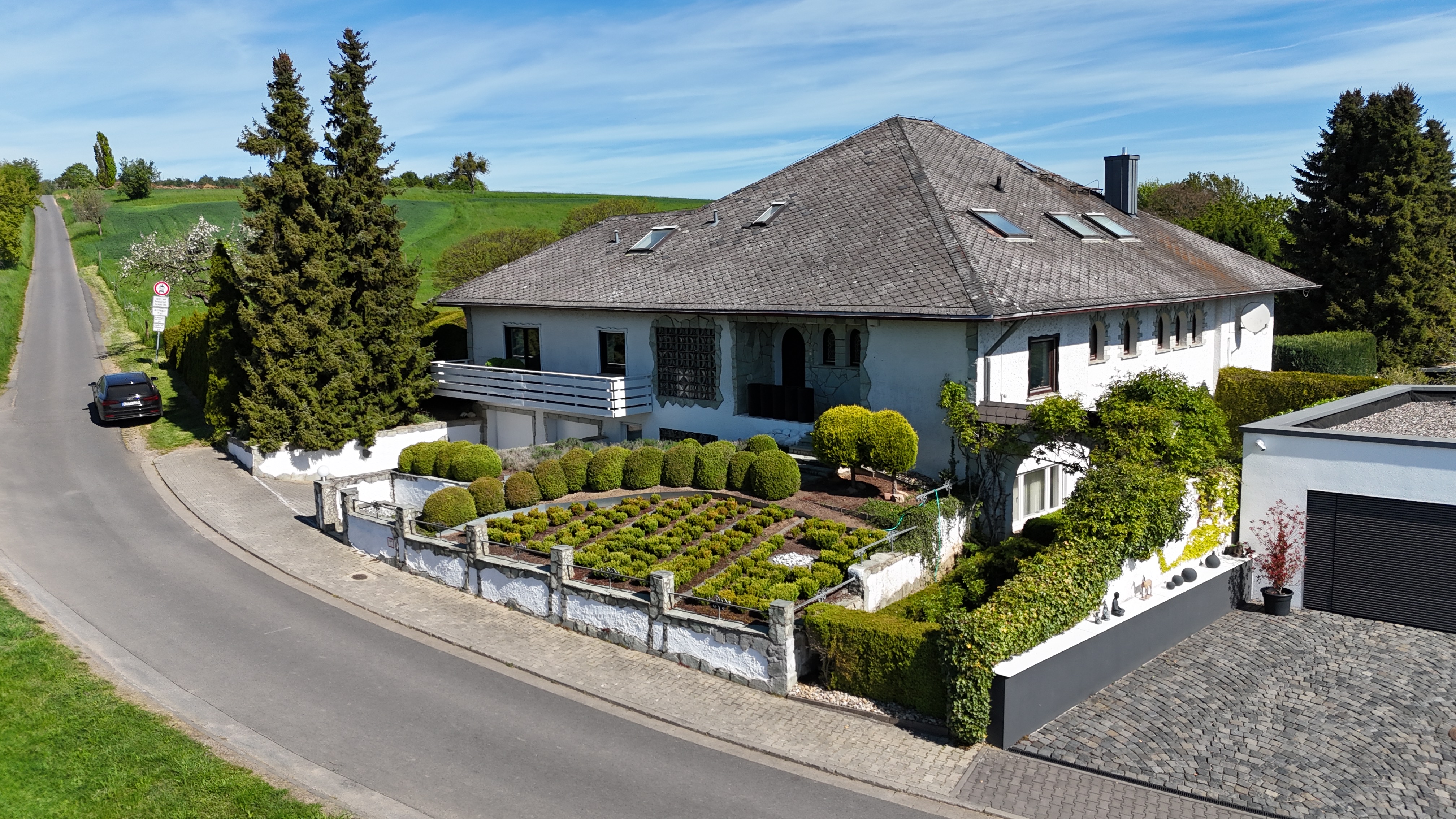 Stilvolles Anwesen mit gewerblicher Nutzungsmöglichkeit und parkähnlicher Gartenanlage in Fränkisch-Crumbach
