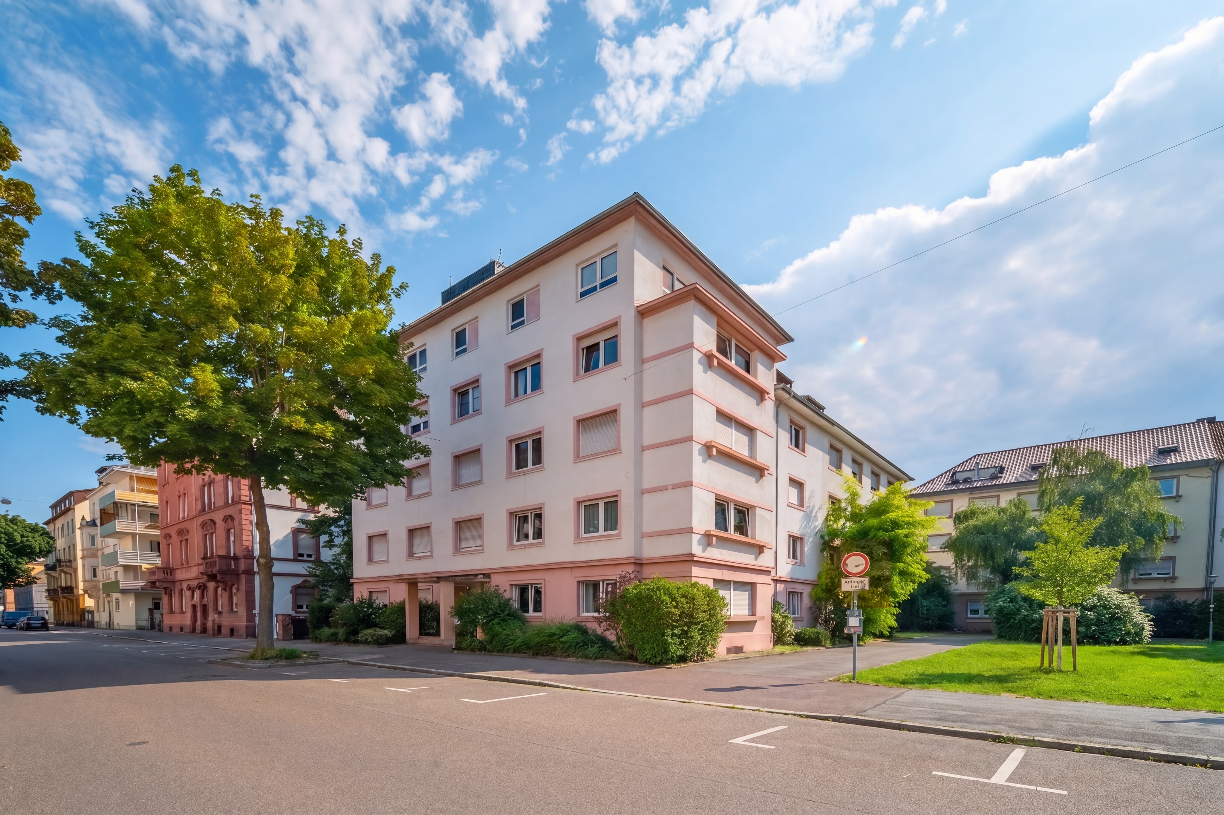 4 Zimmer Altbau trifft Top-Rheinnähe im Lindenhof!