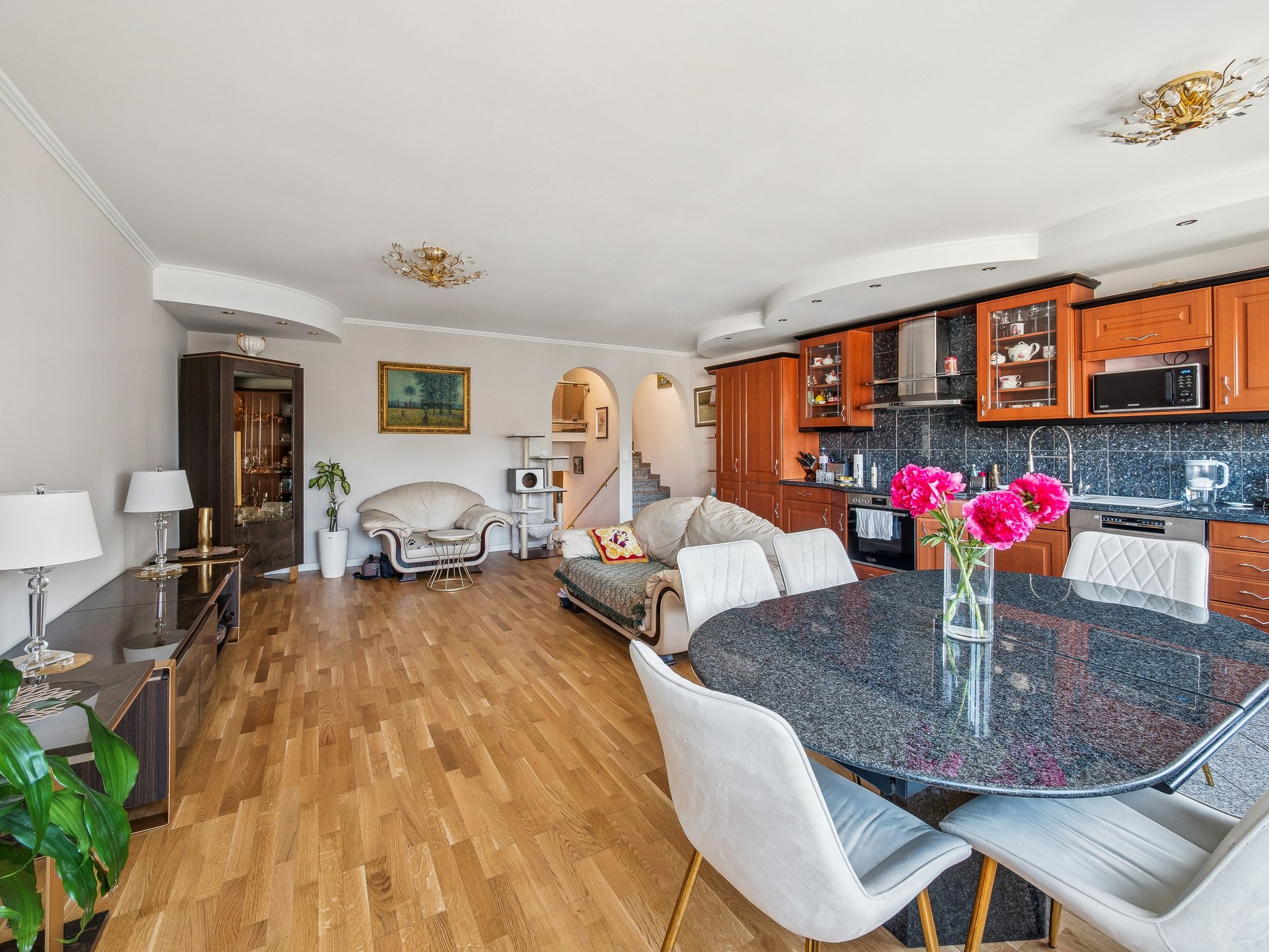 Großzügige 4-Zimmer-Maisonettewohnung mit neuem Bad, Balkon & grünem Innenhof, nahe Kurfürstendamm