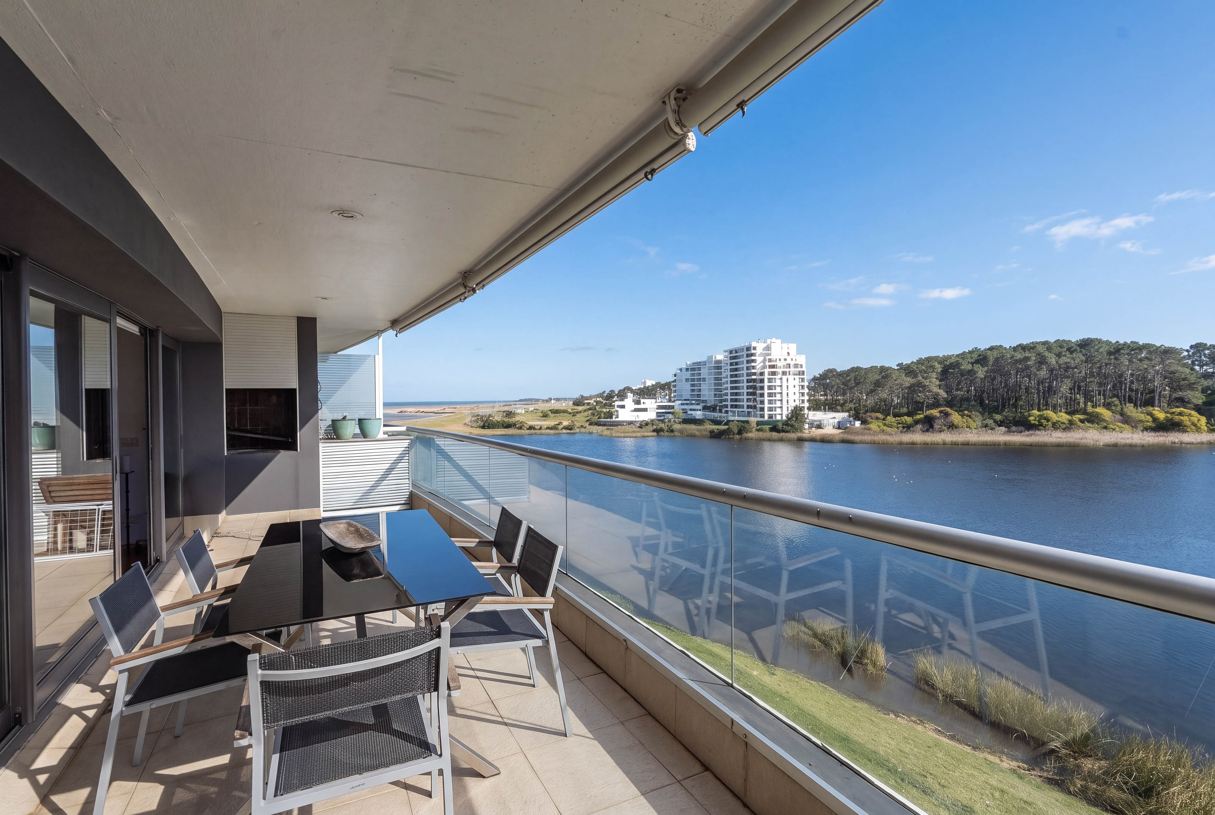 Apartment overlooking Laguna del Diario