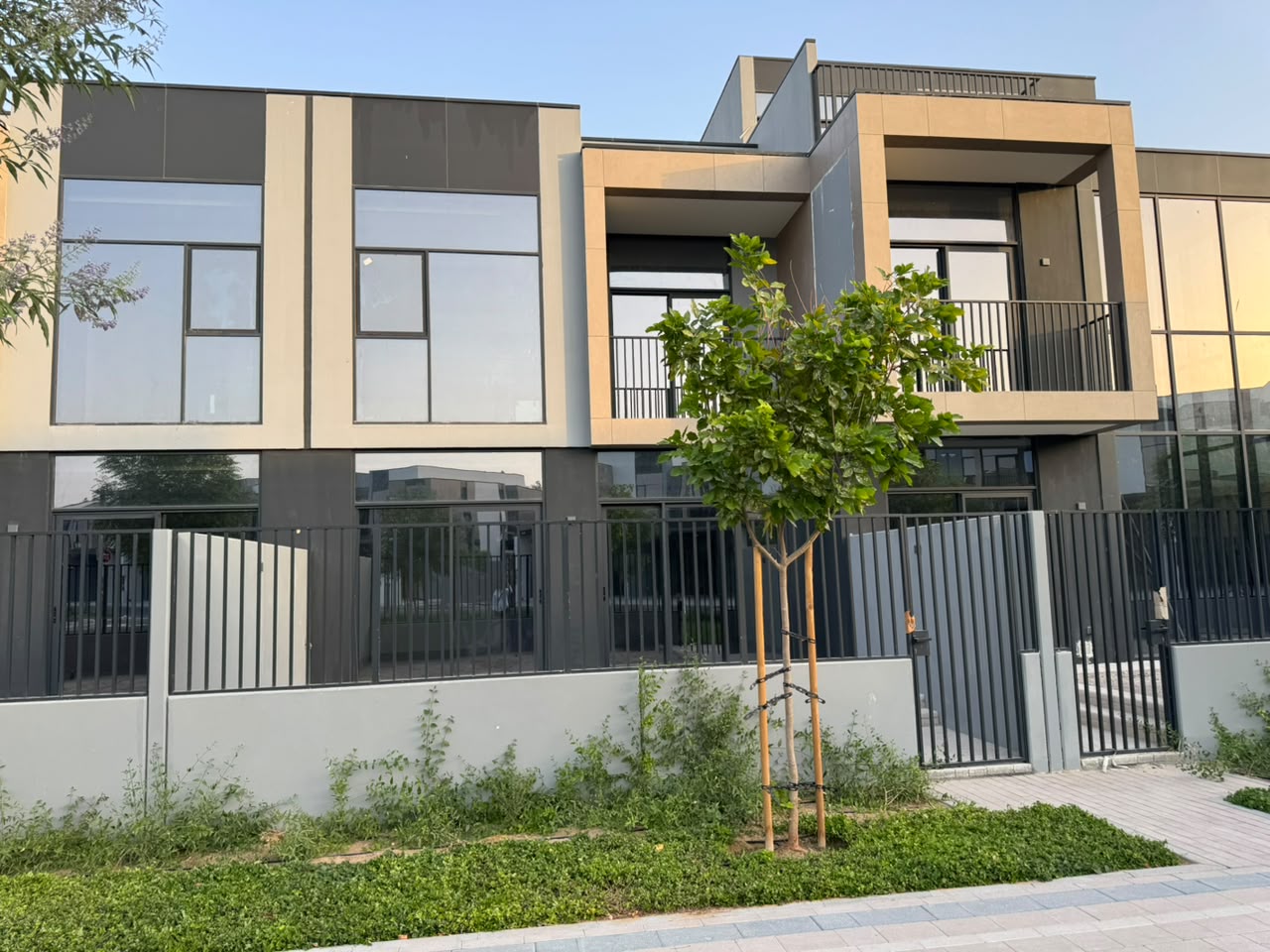 3BR Townhouse | Modern Living | Prime Location
