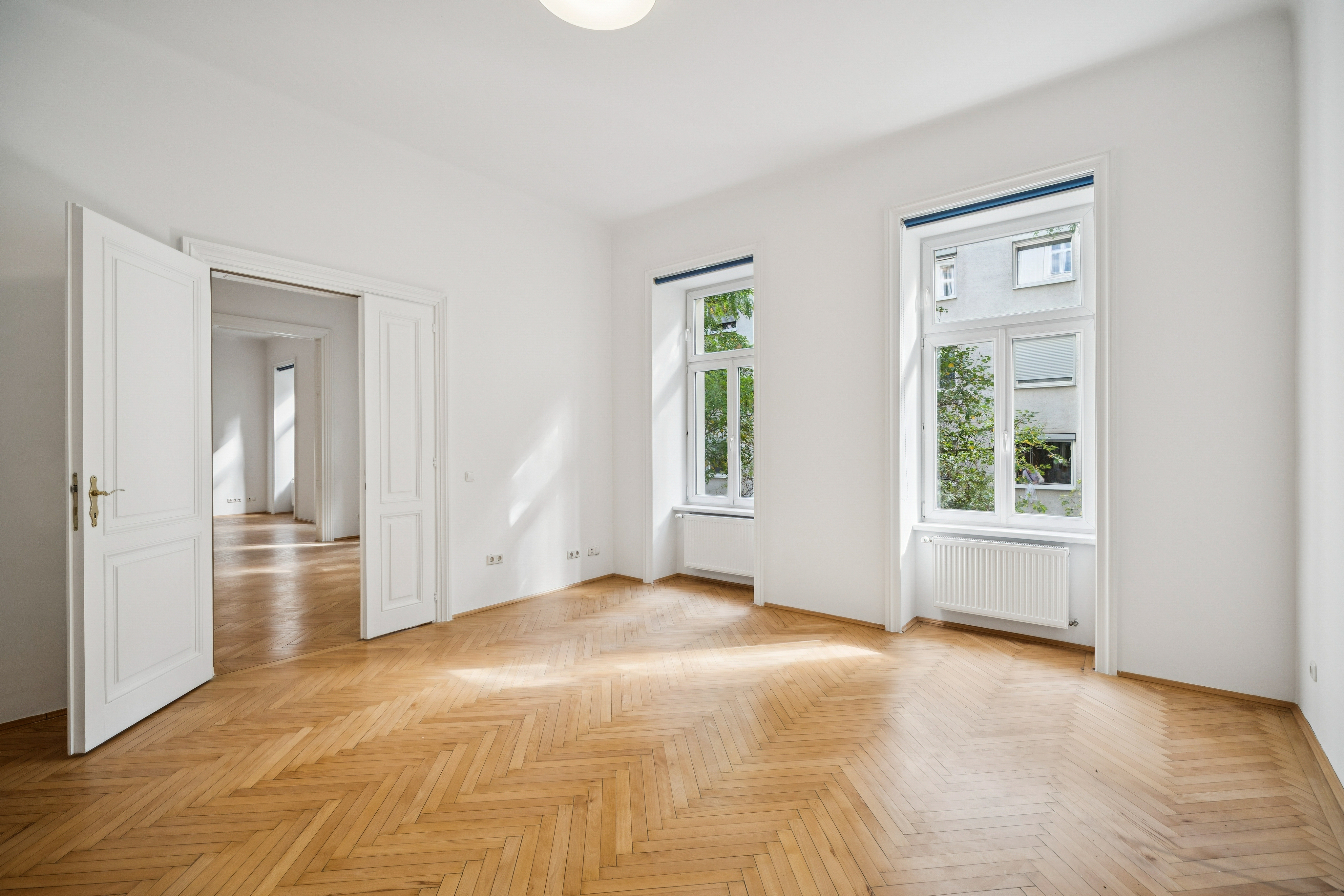 Elegante Altbauwohnung in repräsentativem Haus im Herzen des 4. Bezirks