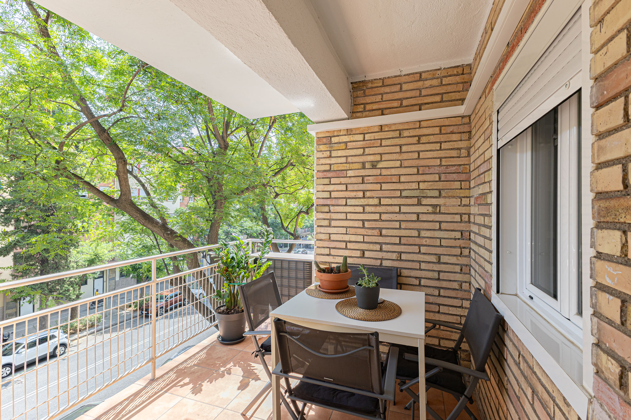 Exceptional property with terrace and full renovation, move-in ready