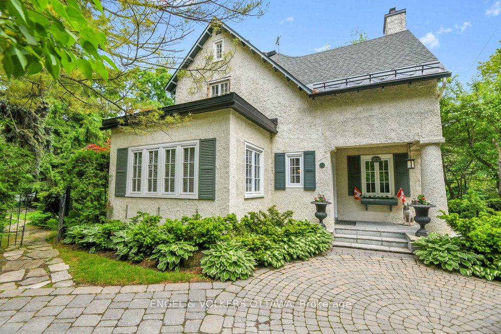 Residence Rich with Original Detail in Rockcliffe Park
