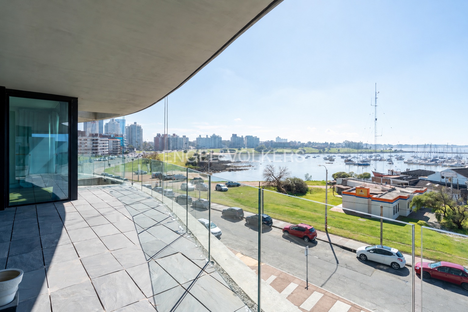 Exclusive Apartment for Rent at Forum with Views of Montevideo’s Puerto del Buceo Marinaideo