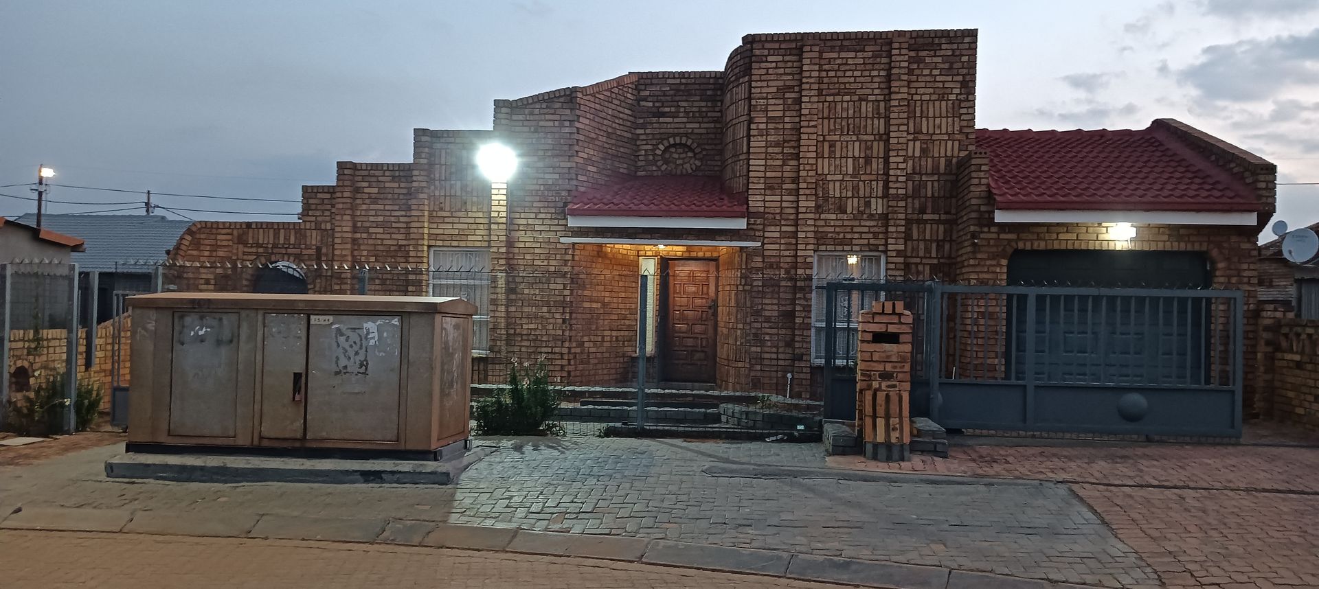 Three bedroom house in Ikageng