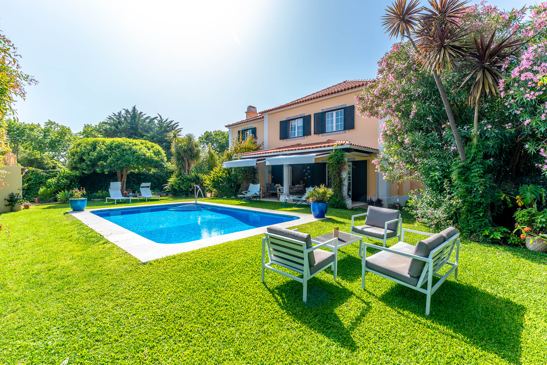7-Bedroom Family Villa with a Walkable Lifestyle in Cascais
