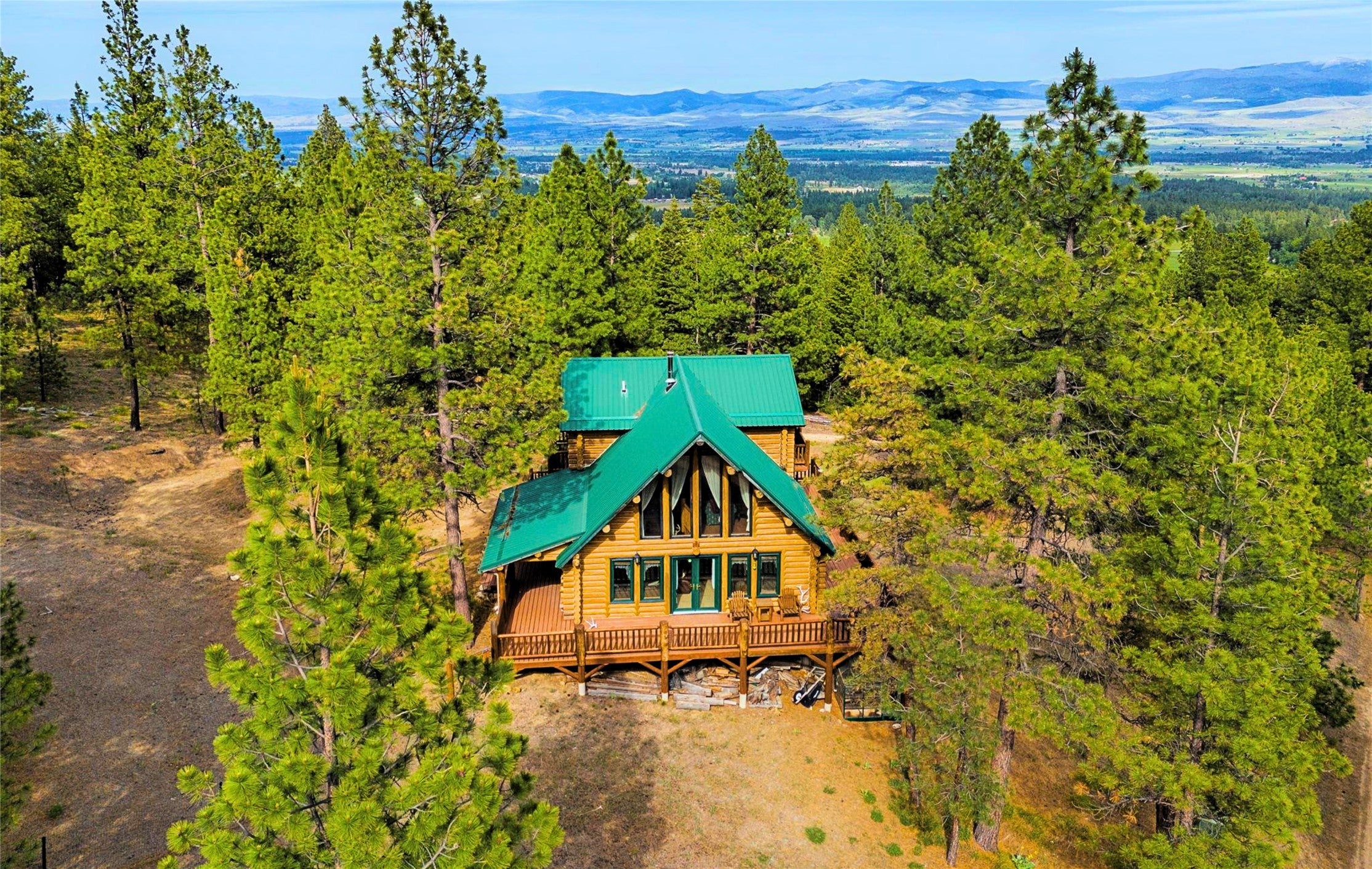 Log Home Retreat Among The Trees