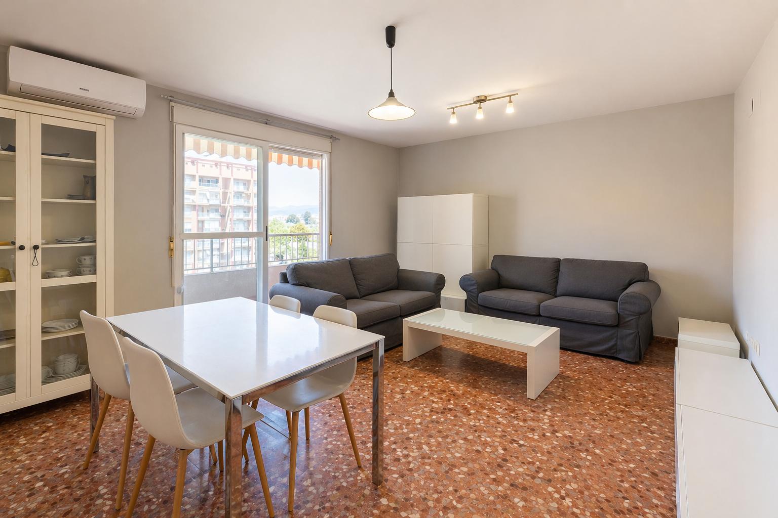 3-bedroom home in Puerto de Sagunto with 2 bathrooms, terrace and parking