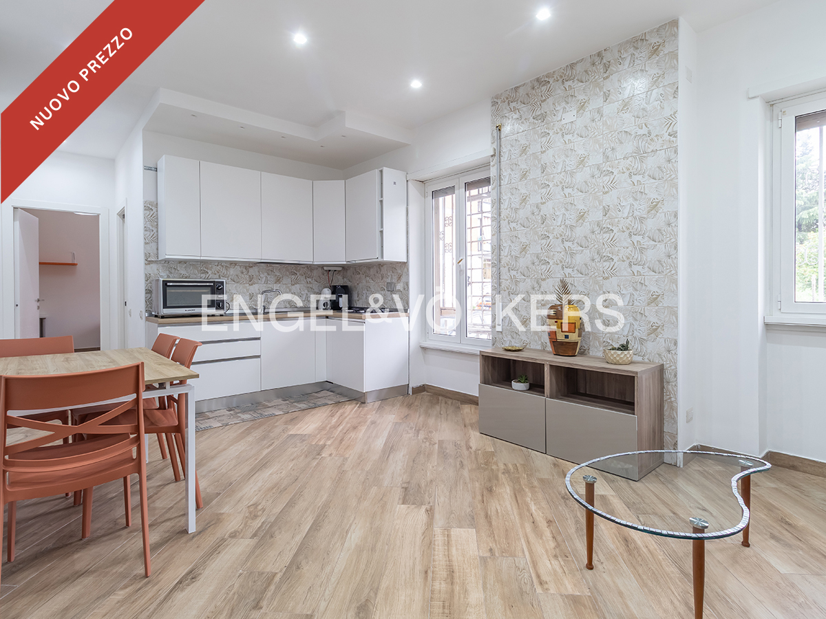 Renovated three-room apartment on Via Aufidio Namusa