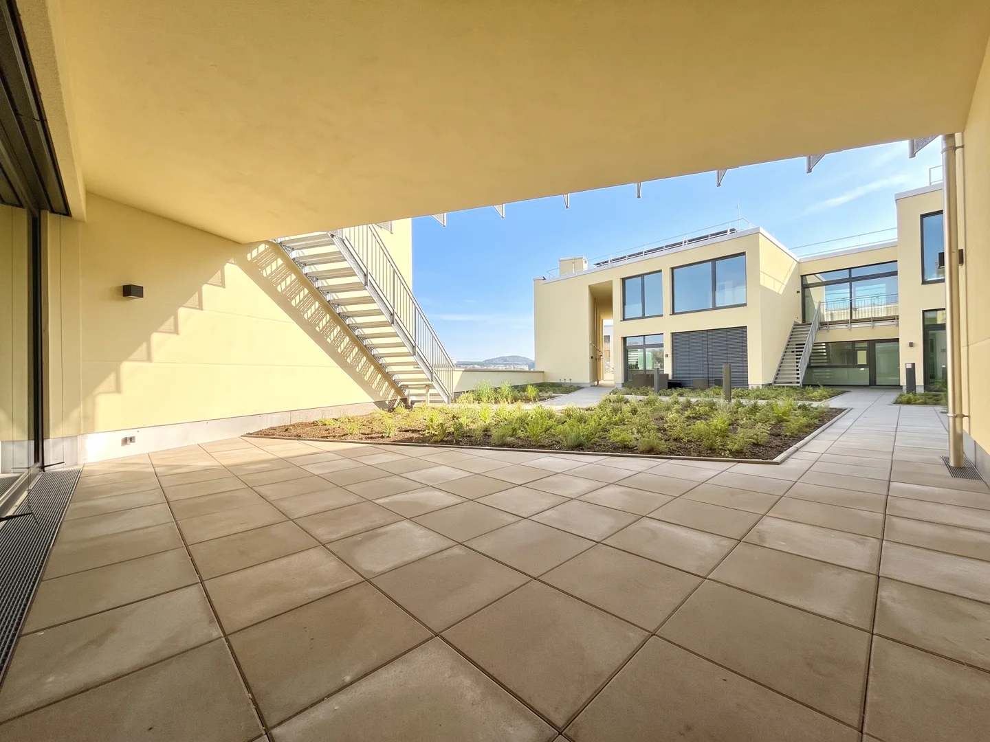 Modernes Penthouse mit Terrasse und Stellplatz - Foto 4