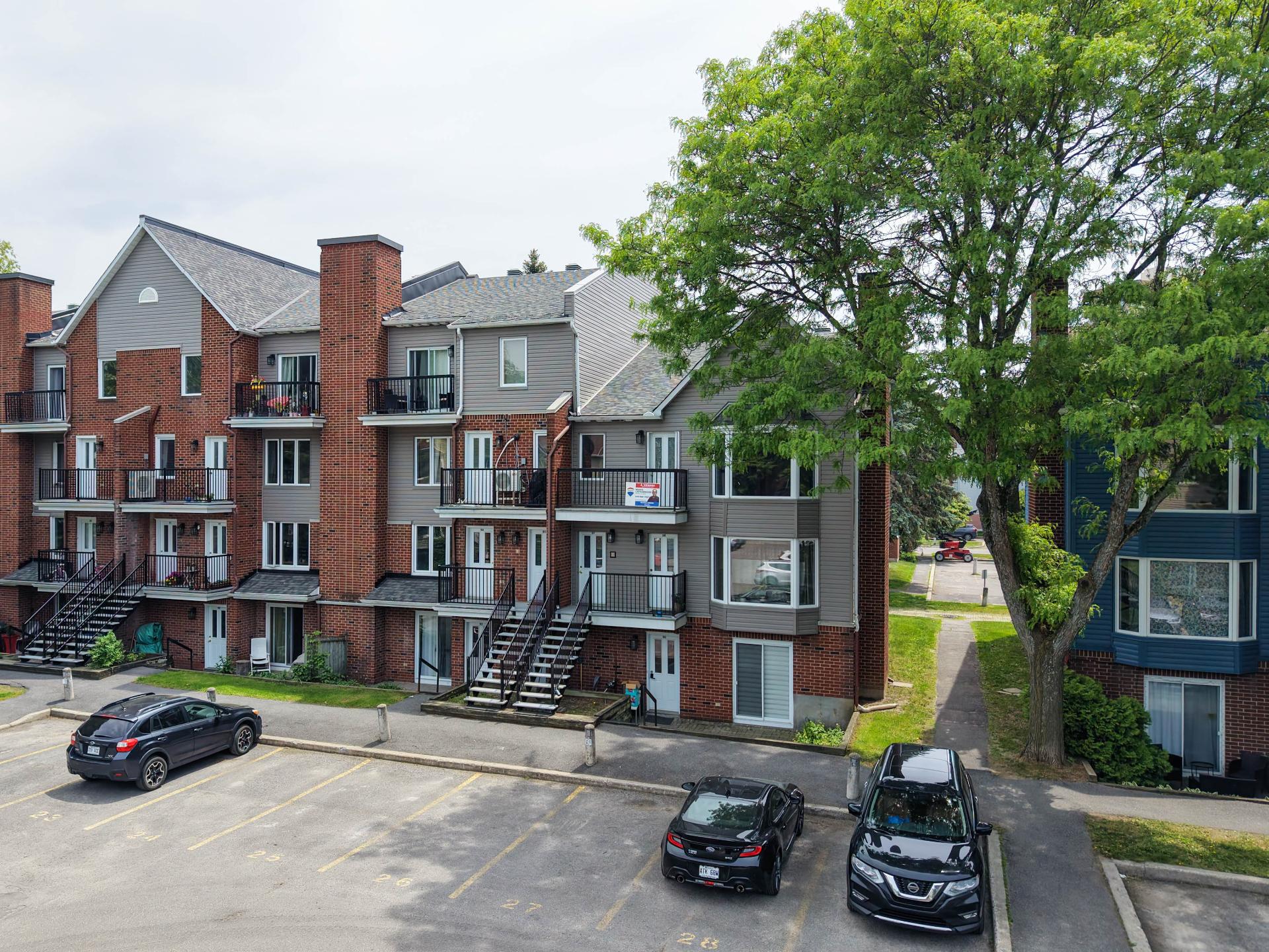 Parkside Living with Quick Possession and Appliances Includ