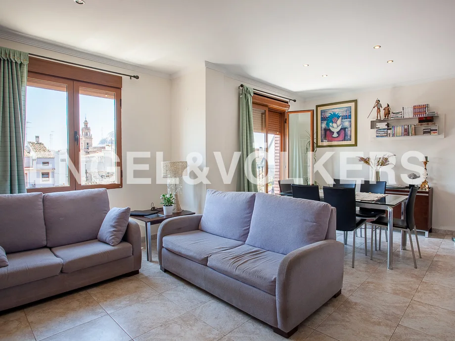 Spacious and bright property in the historic center