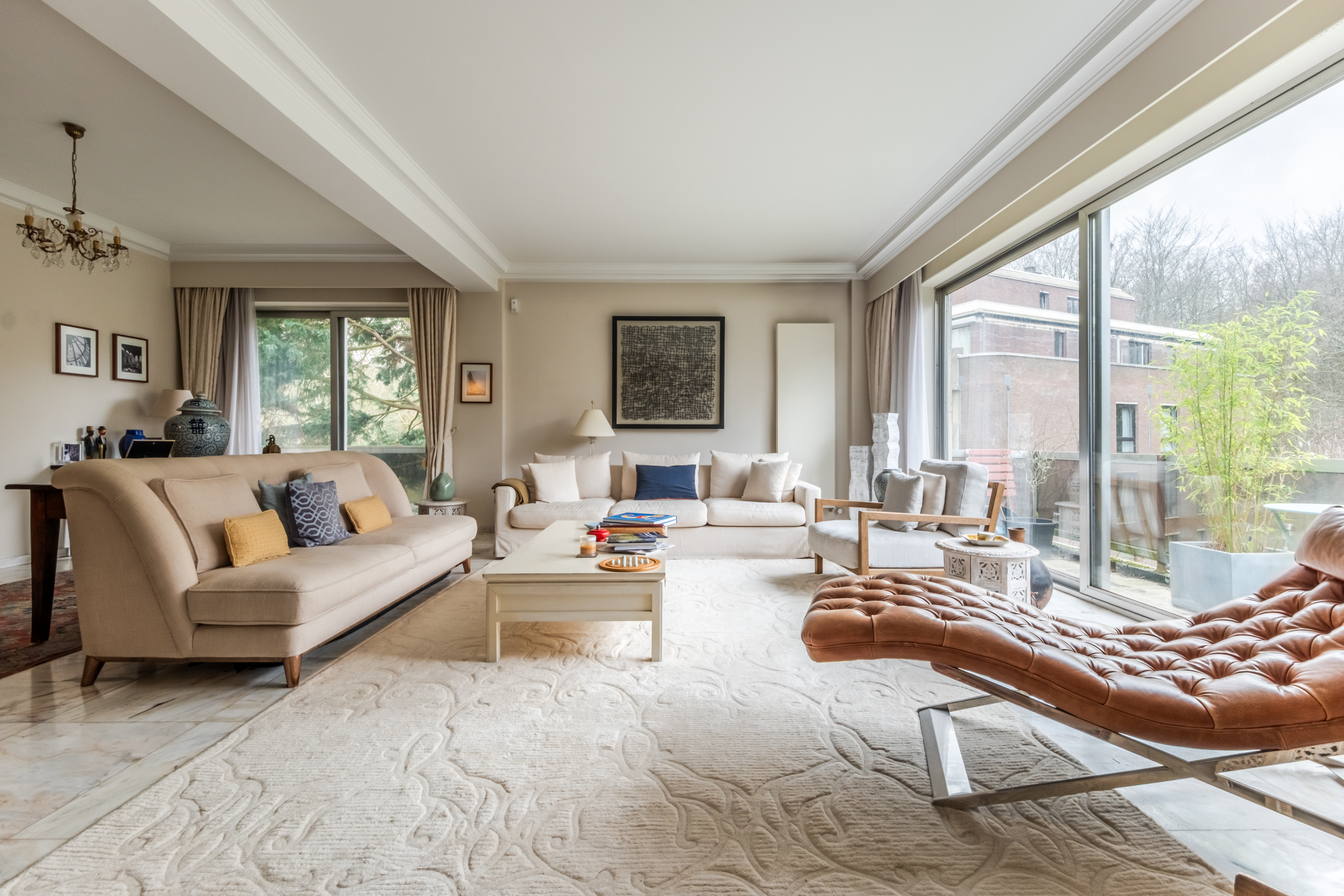 Bright apartment with three bedrooms with ensuite bathrooms and views over the Bois de la Cambre