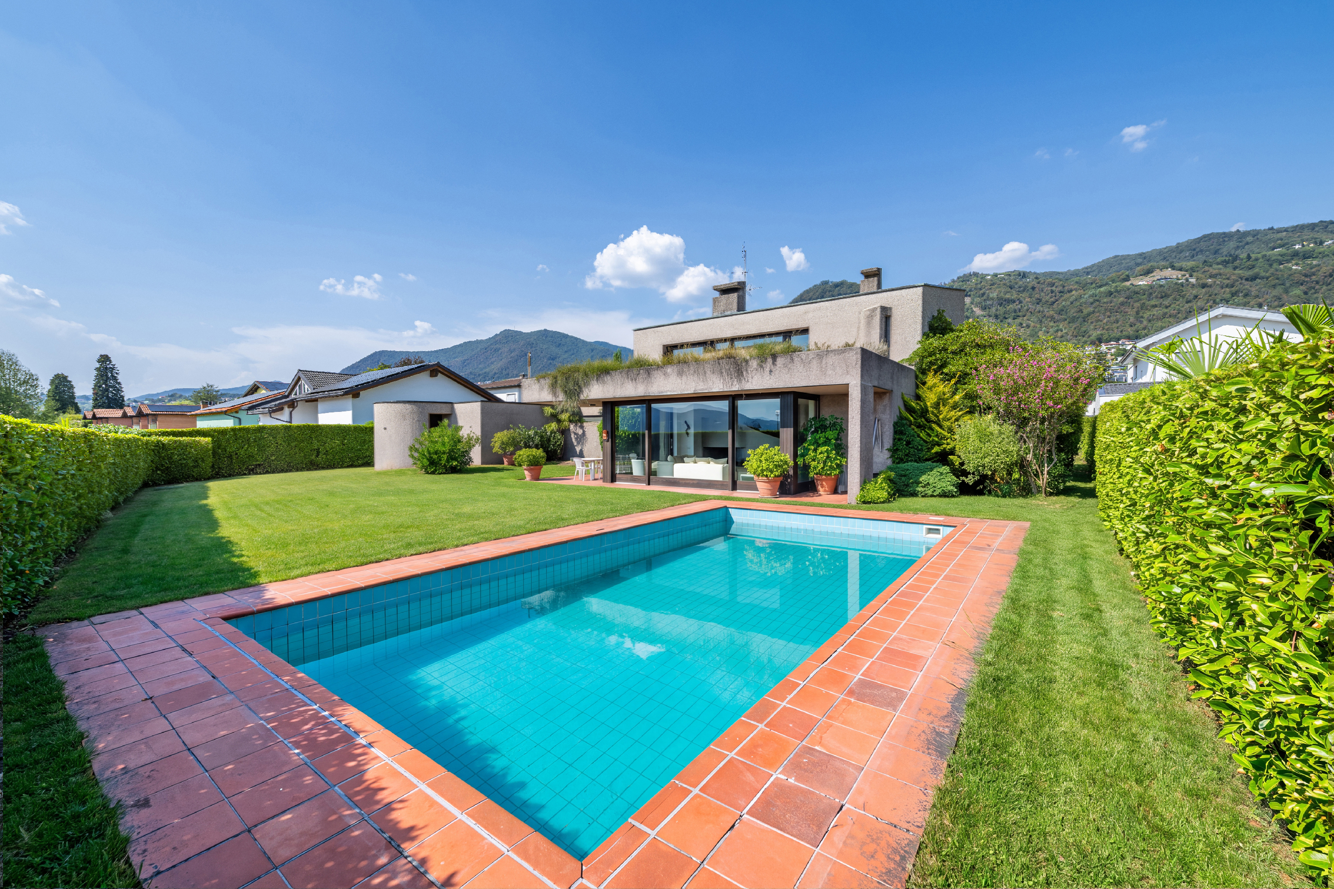 Villa mit Pool und grossem Potenzial