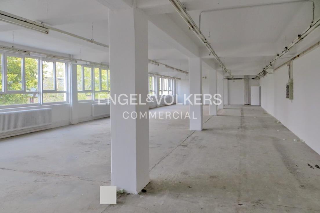 Helles Raumangebot: Büro- und Hallenflächen an der Grenzallee