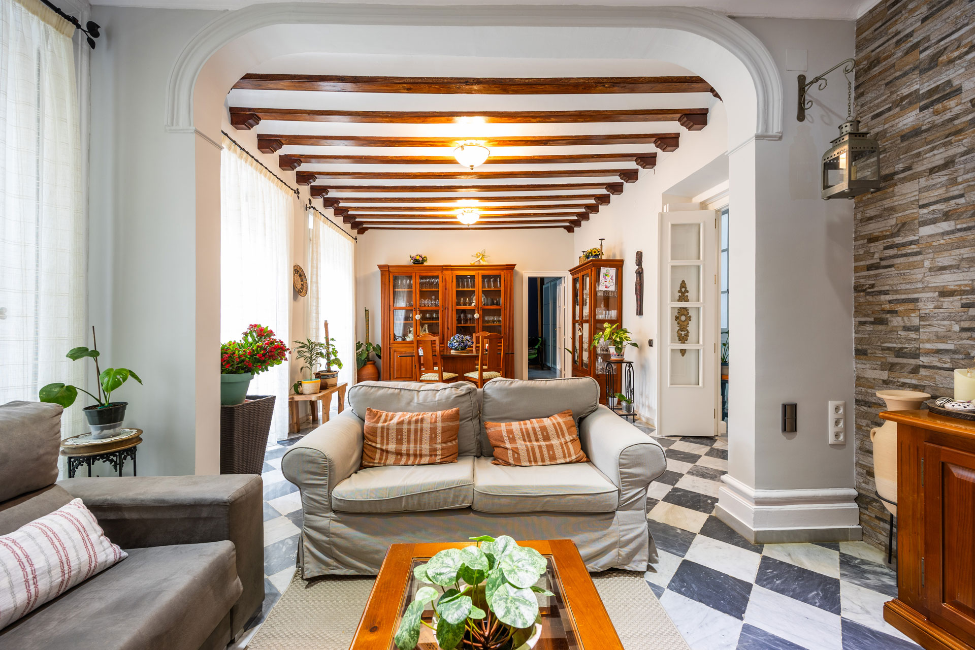 Entire 212 m² floor: Grand space and light in central Cádiz