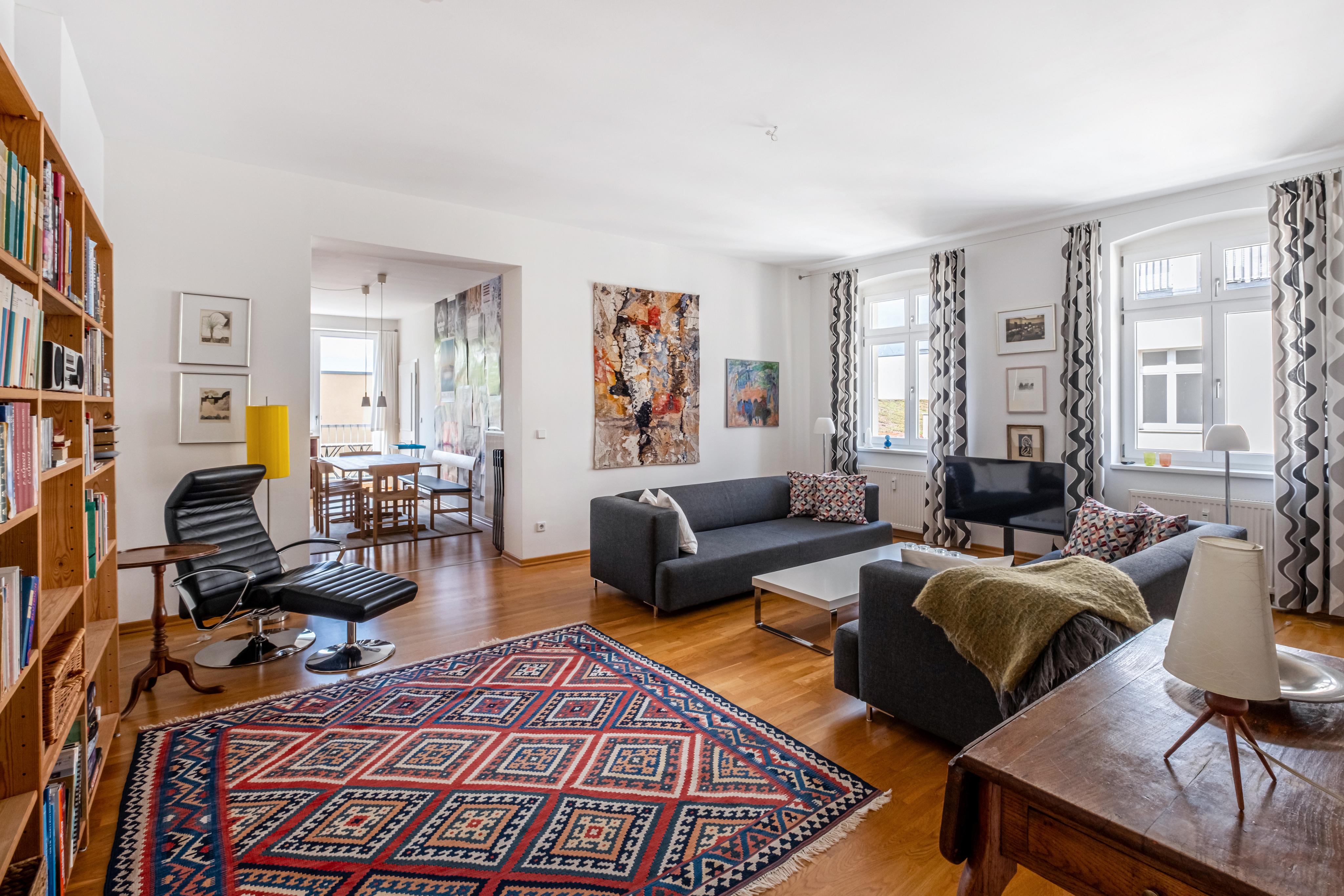 A city retreat – stylish period apartment with sunny west-facing balcony
