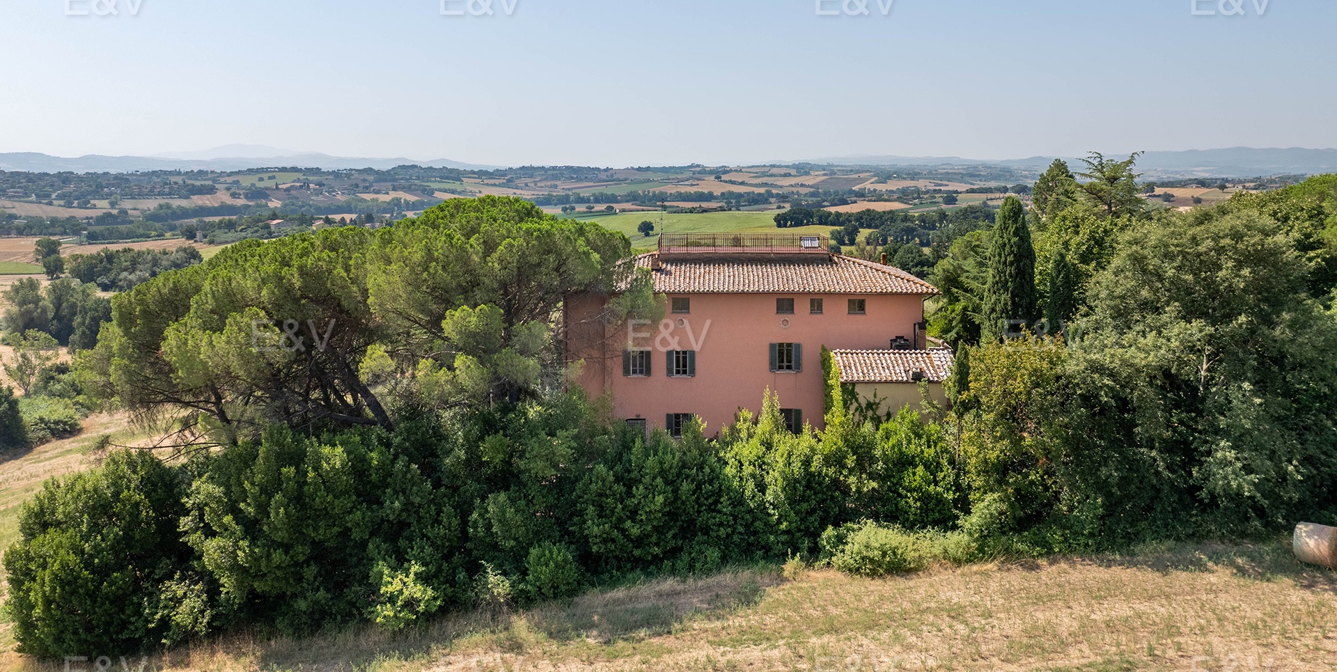 Exklusive historische Villa aus dem 18. Jahrhundert mit Kapelle und jahrhundertealtem Park, nur einen Steinwurf von Perugia entfernt