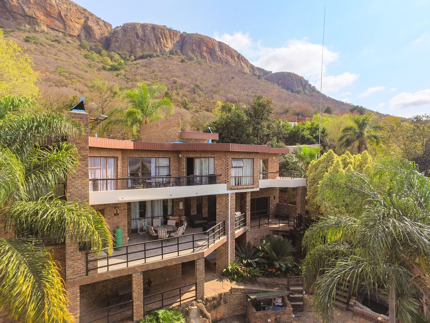 Fabulous multi-level home with cottage!