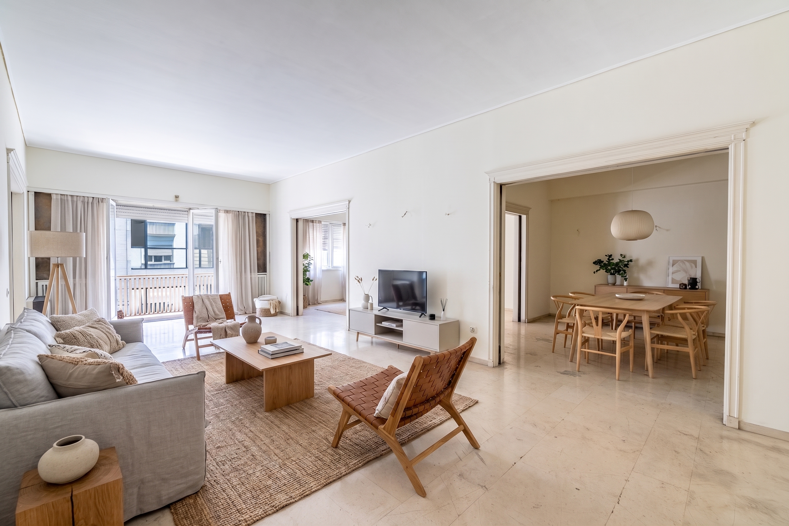 Investment property 240 sqm with two independent apartments
