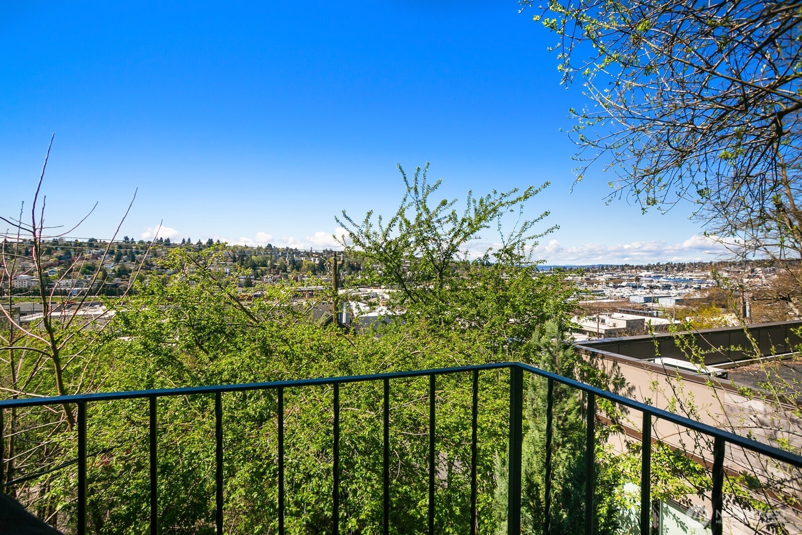 Income-Ready Triplex with Stable Tenant Appeal