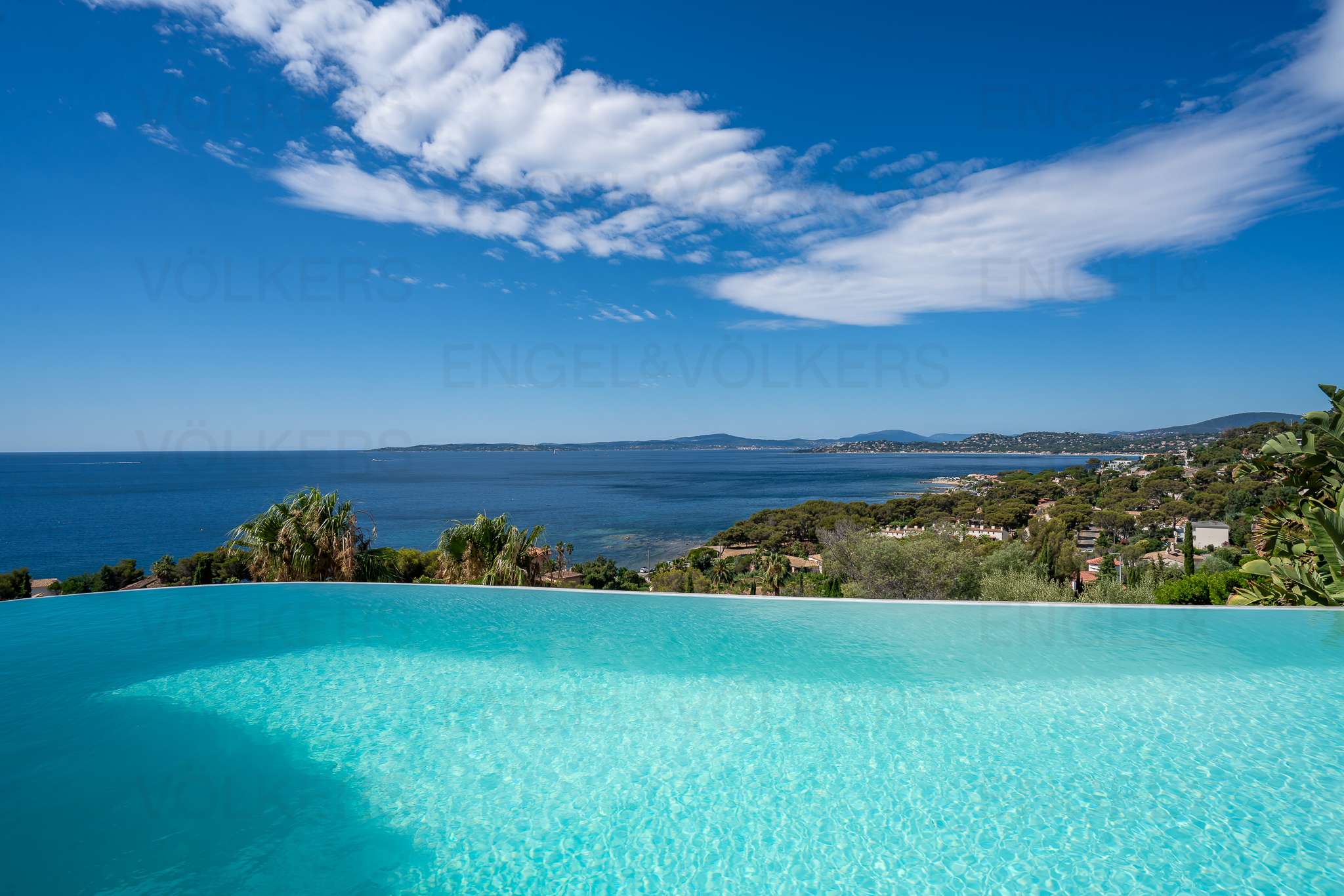 Villa with panoramic sea view near beach
