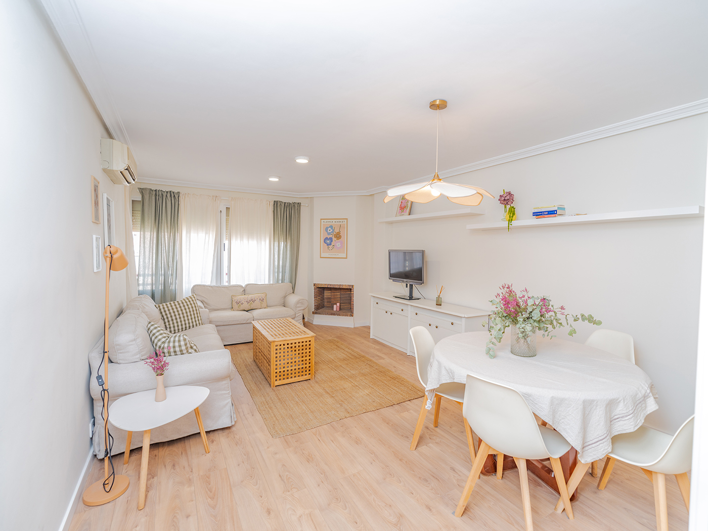 Spacious, Naturally Lit Home in Central Alicante