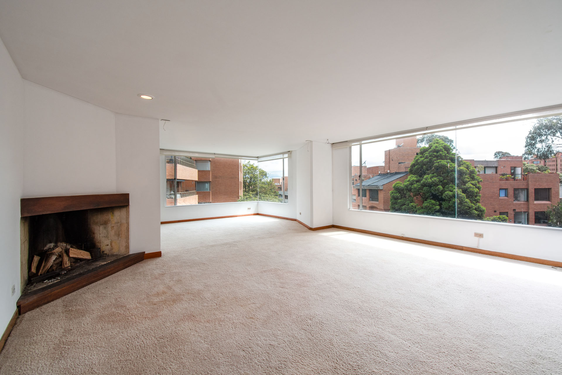 Amplio apartamento con terrazas para venta en Rosales