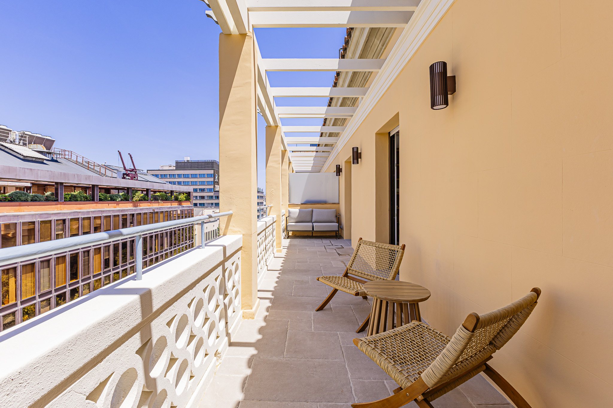 Magnificent fully exterior penthouse next to Passeig de Gràcia