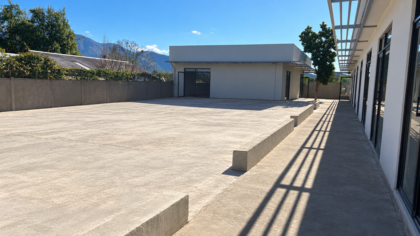 Local comercial de 130 m2 en nuevo Strip Center, Isla de Maipo
