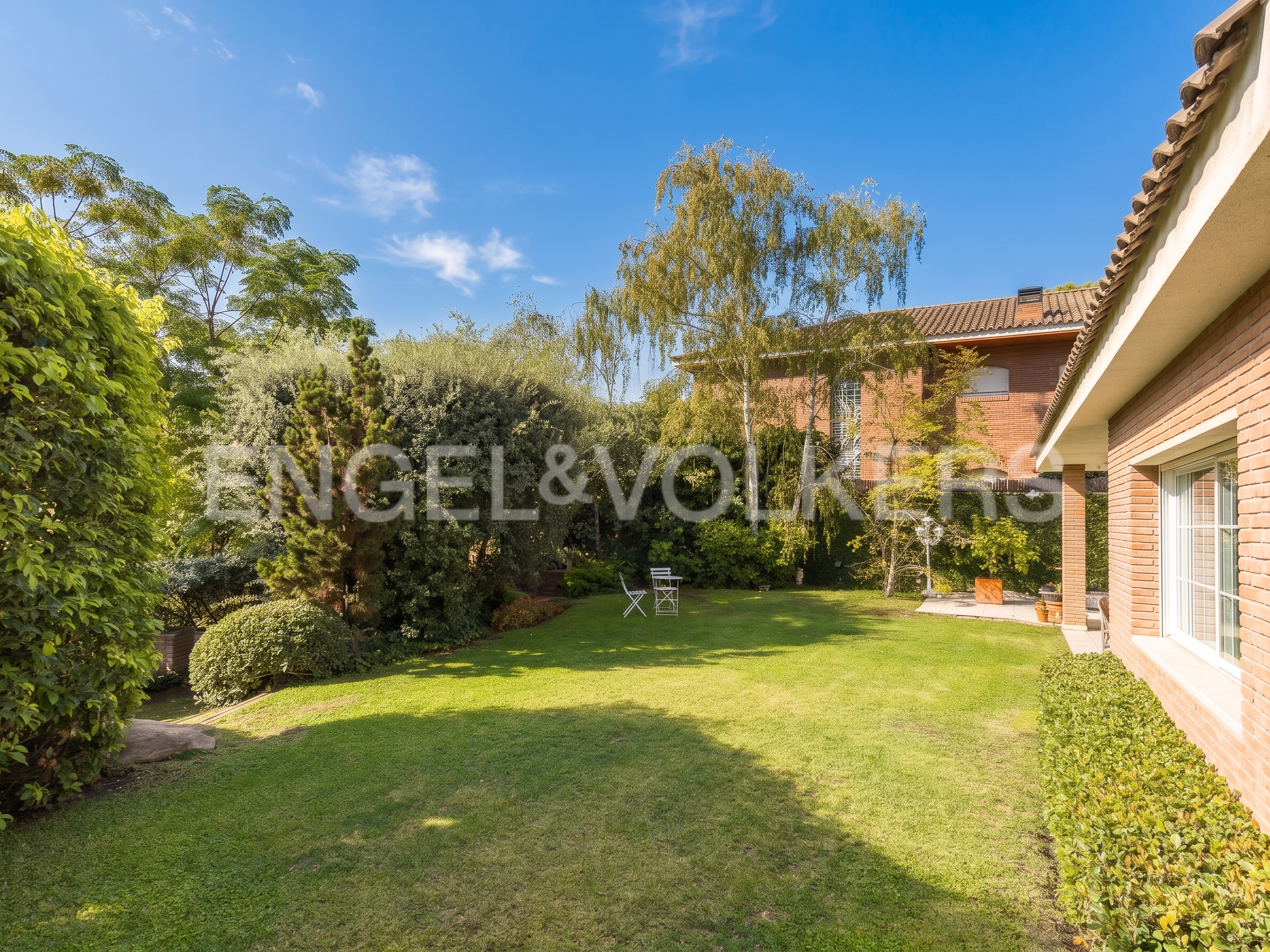 Bright single-family house of 545 sqm