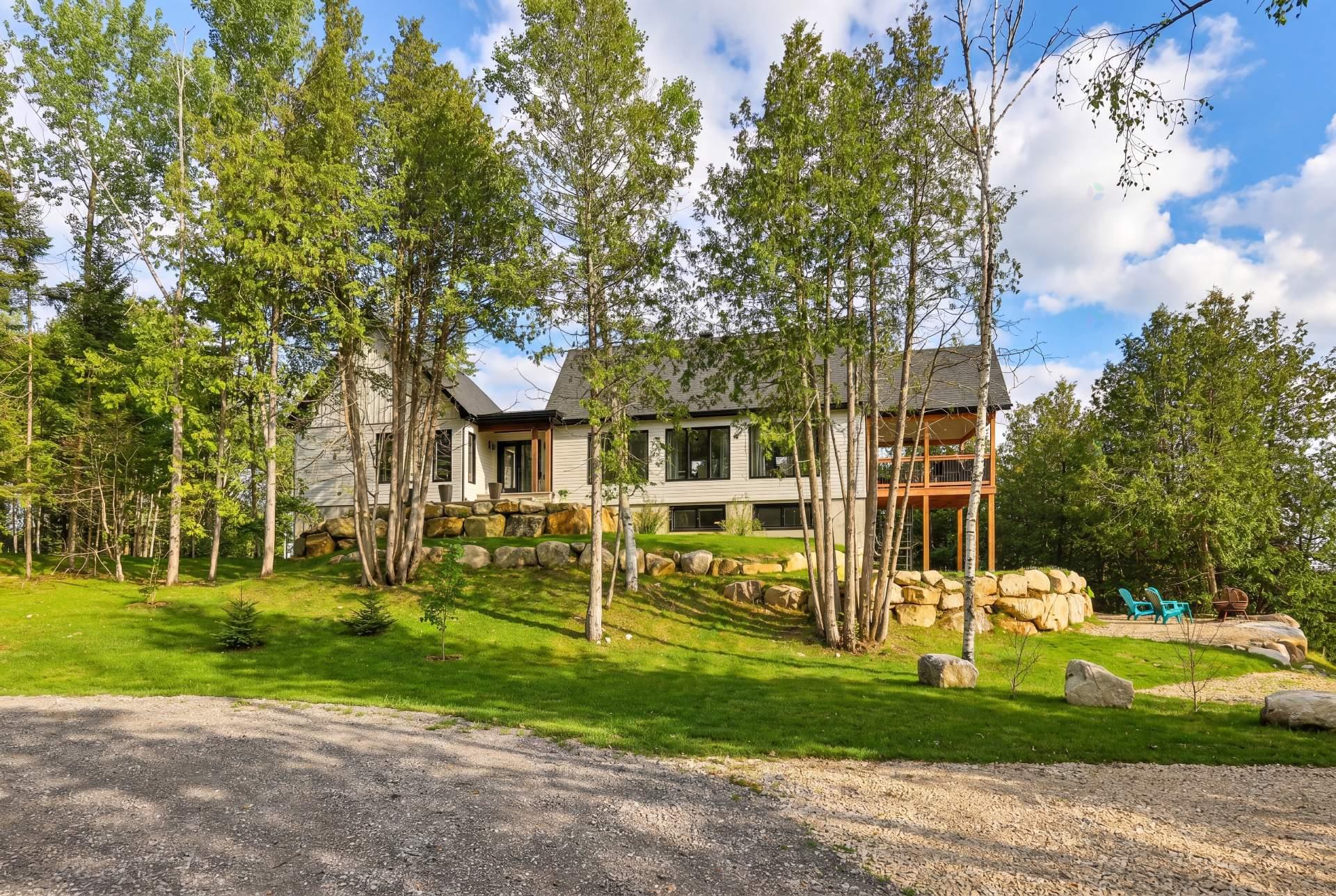 Elegant 3 bedroom property with  full-height windows.