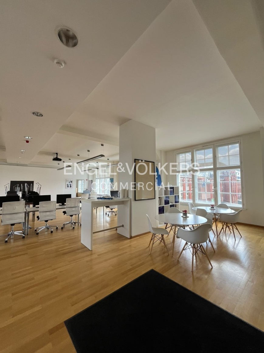 Attraktives Büro im sanierten Altbau mit Aufzug & Stellplätzen