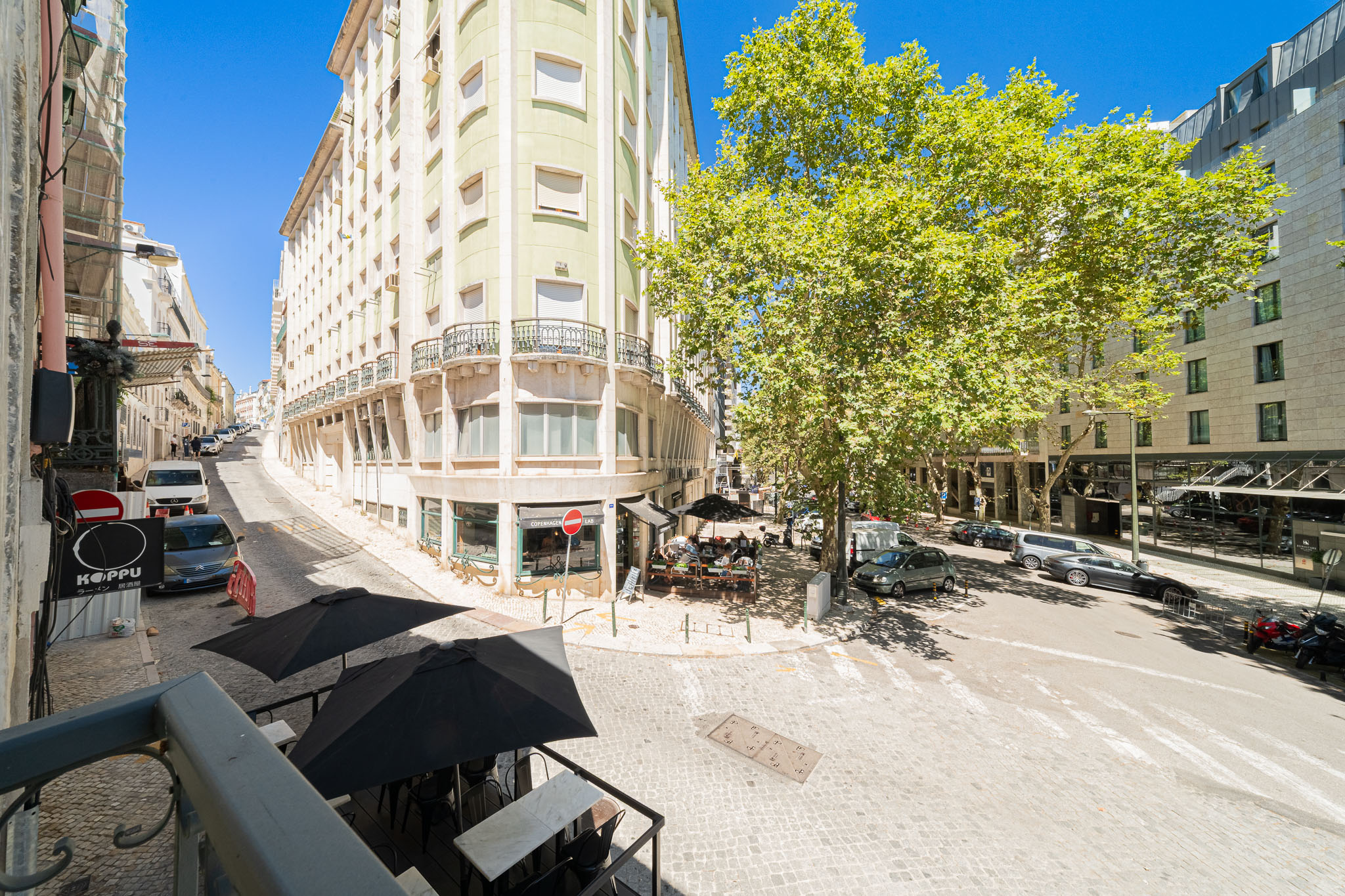 Building next to Avenida da Liberdade