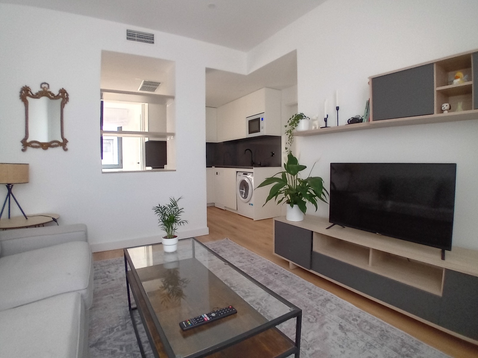 Bright, exterior, newly renovated, furnished, excellent location in Salamanca