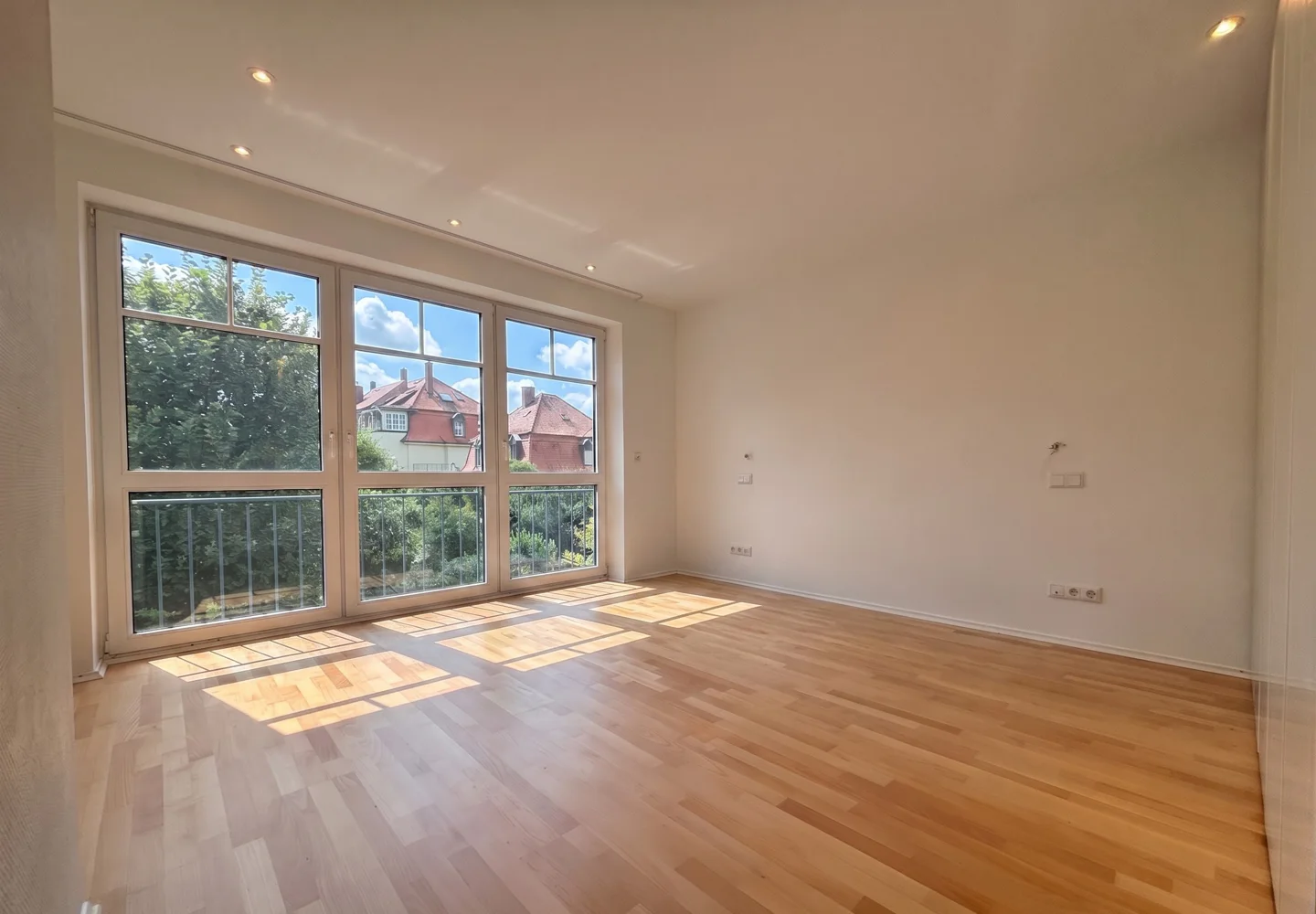 Großzügiges Einfamilienhaus mit Garten und vielseitigem Raumkonzept - Photo 3
