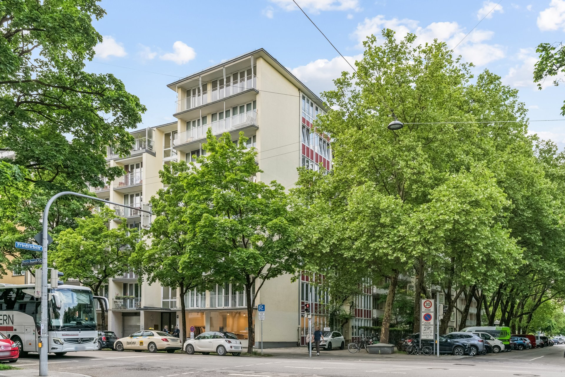 Sep Ruf Architektur | Bestlage | Garage  2-Zimmer-Wohnung am Habsburgerplatz