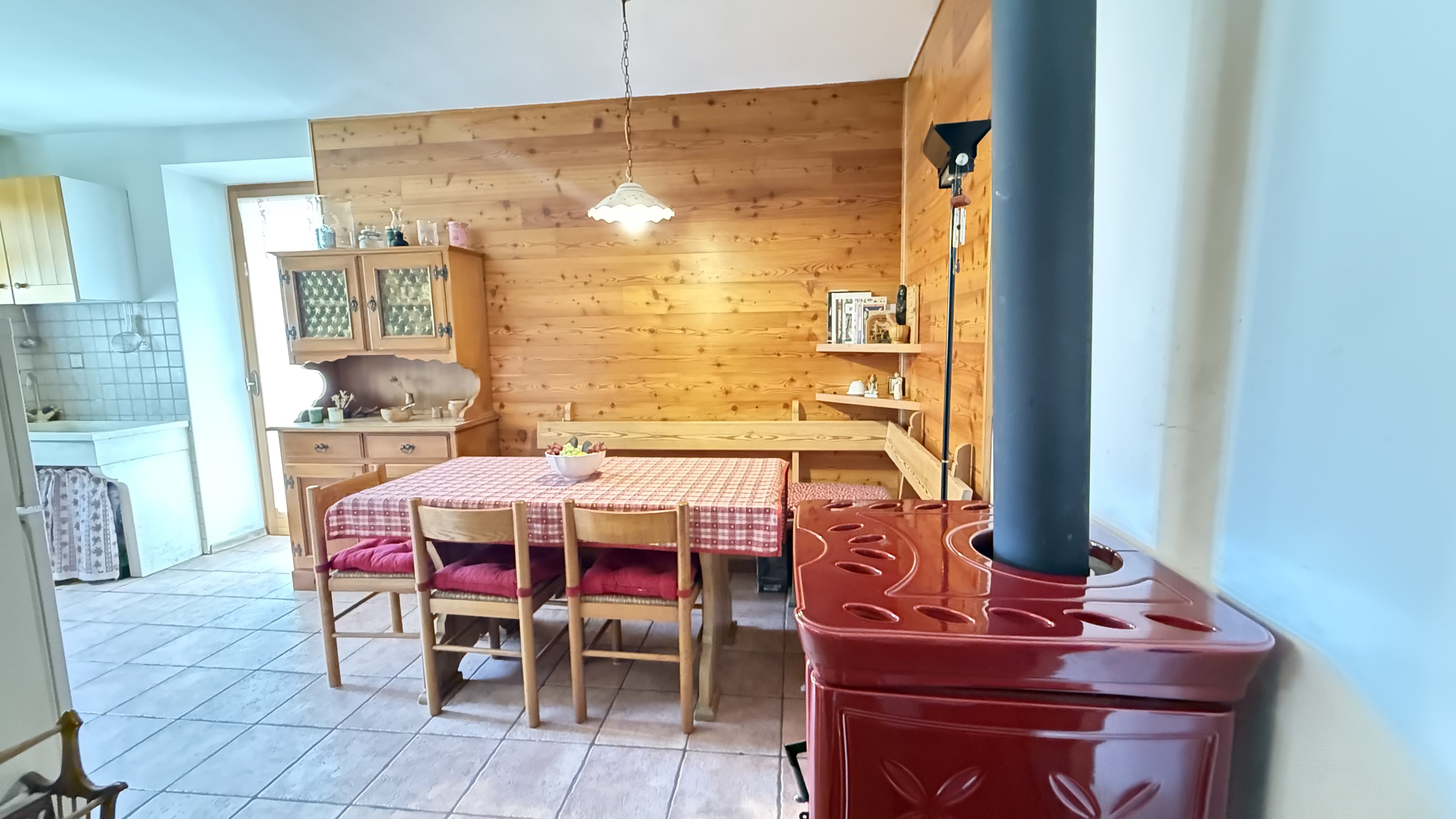 Arte, legno e il calore di casa: il vostro rifugio ai piedi delle Piccole Dolomiti