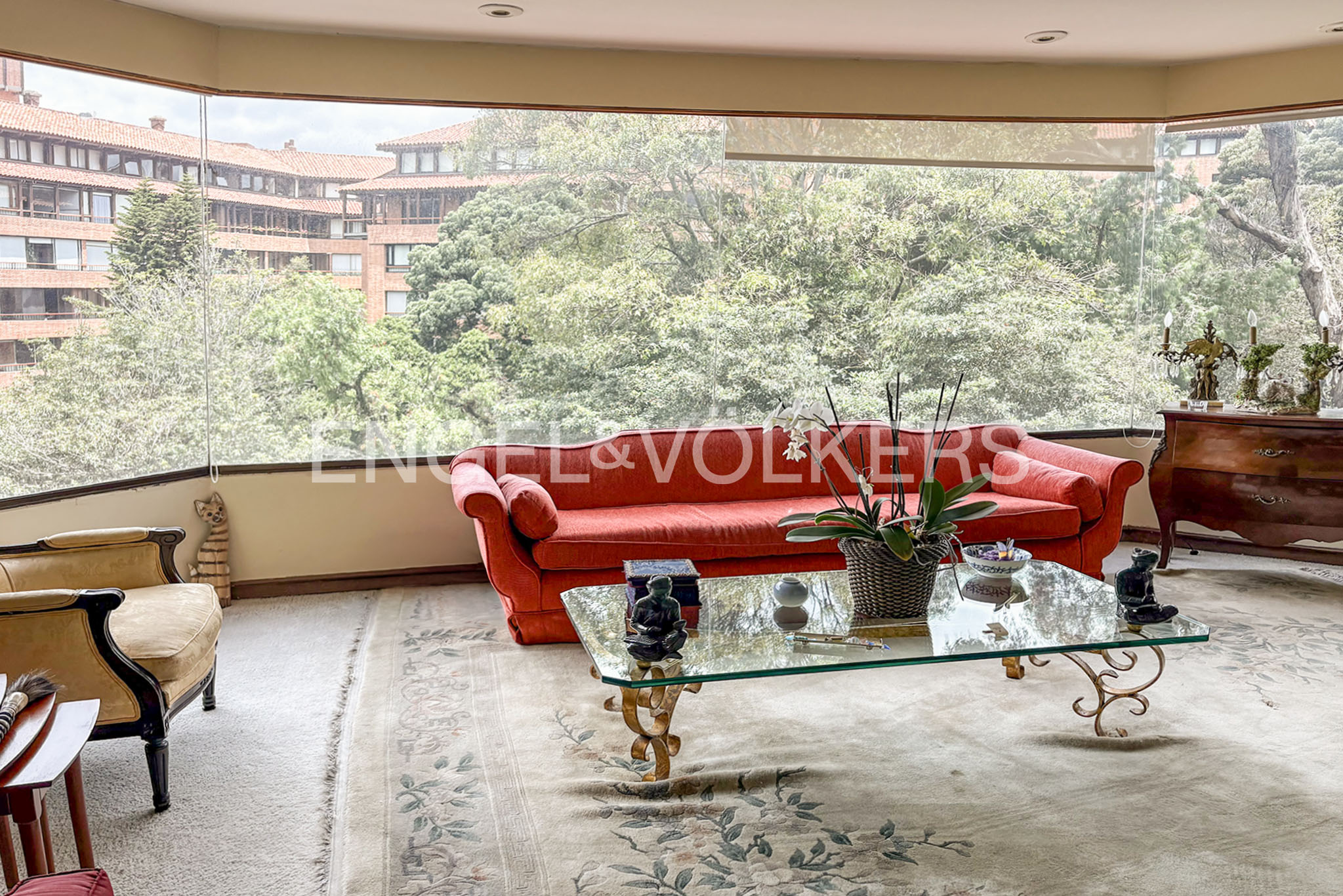 Amplio apartamento para remodelar en venta en la Carolina
