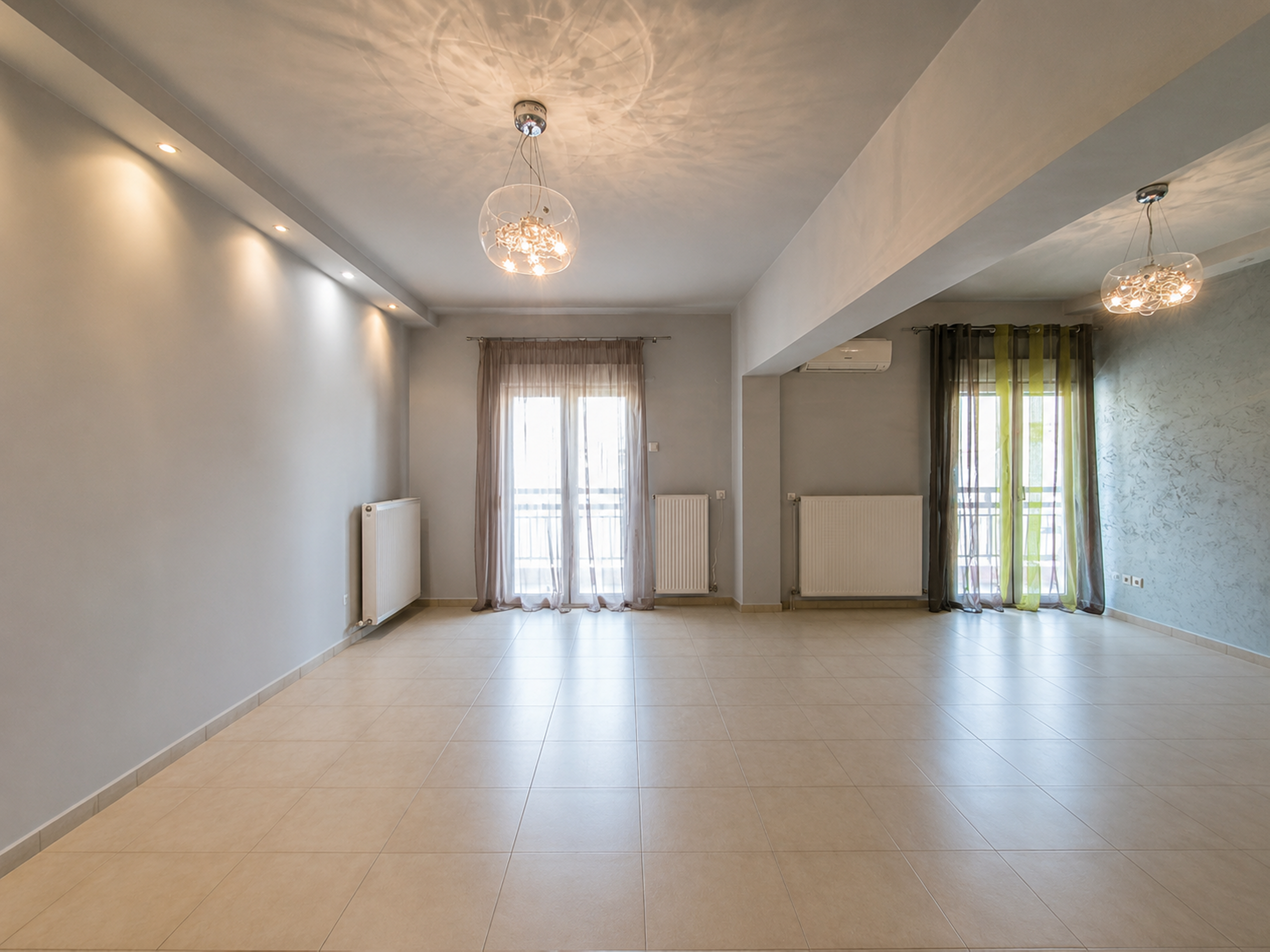 Bright 3-bedroom apartment with a view of the Nea Paralia