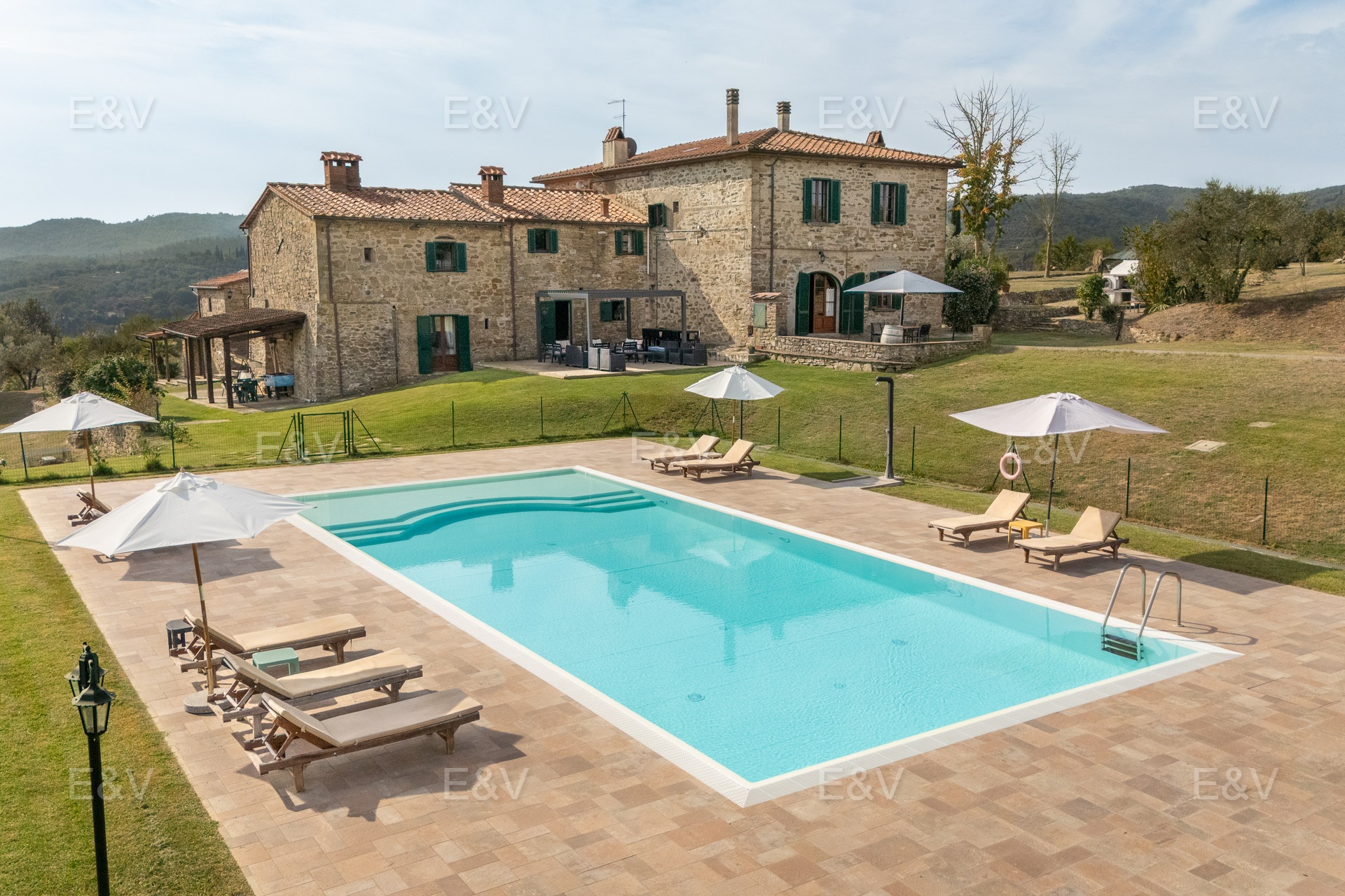 Rural complex with accommodation facilities between Val d’Ambra and Val di Chiana